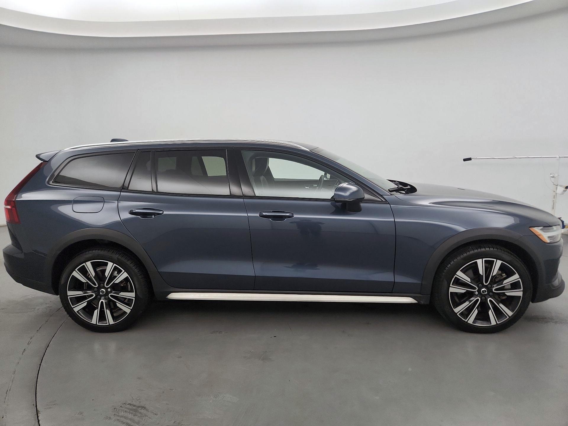 Thumbnail: 2023 Volvo S60 - 4