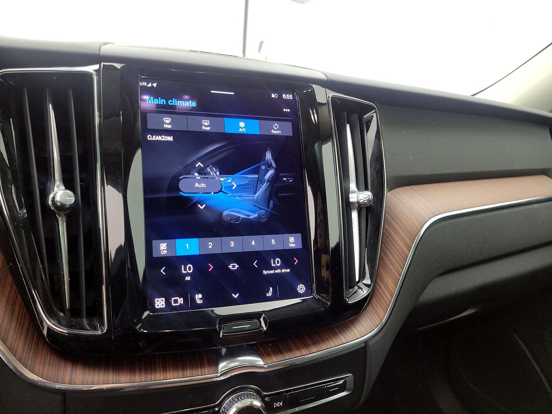 Thumbnail: 2023 Volvo XC60 - 16