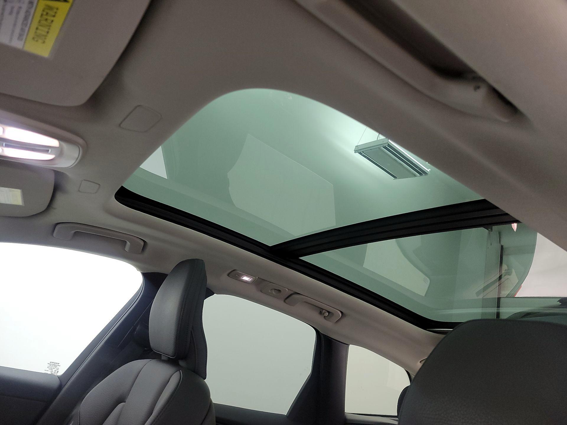 Thumbnail: 2023 Volvo XC60 - 18