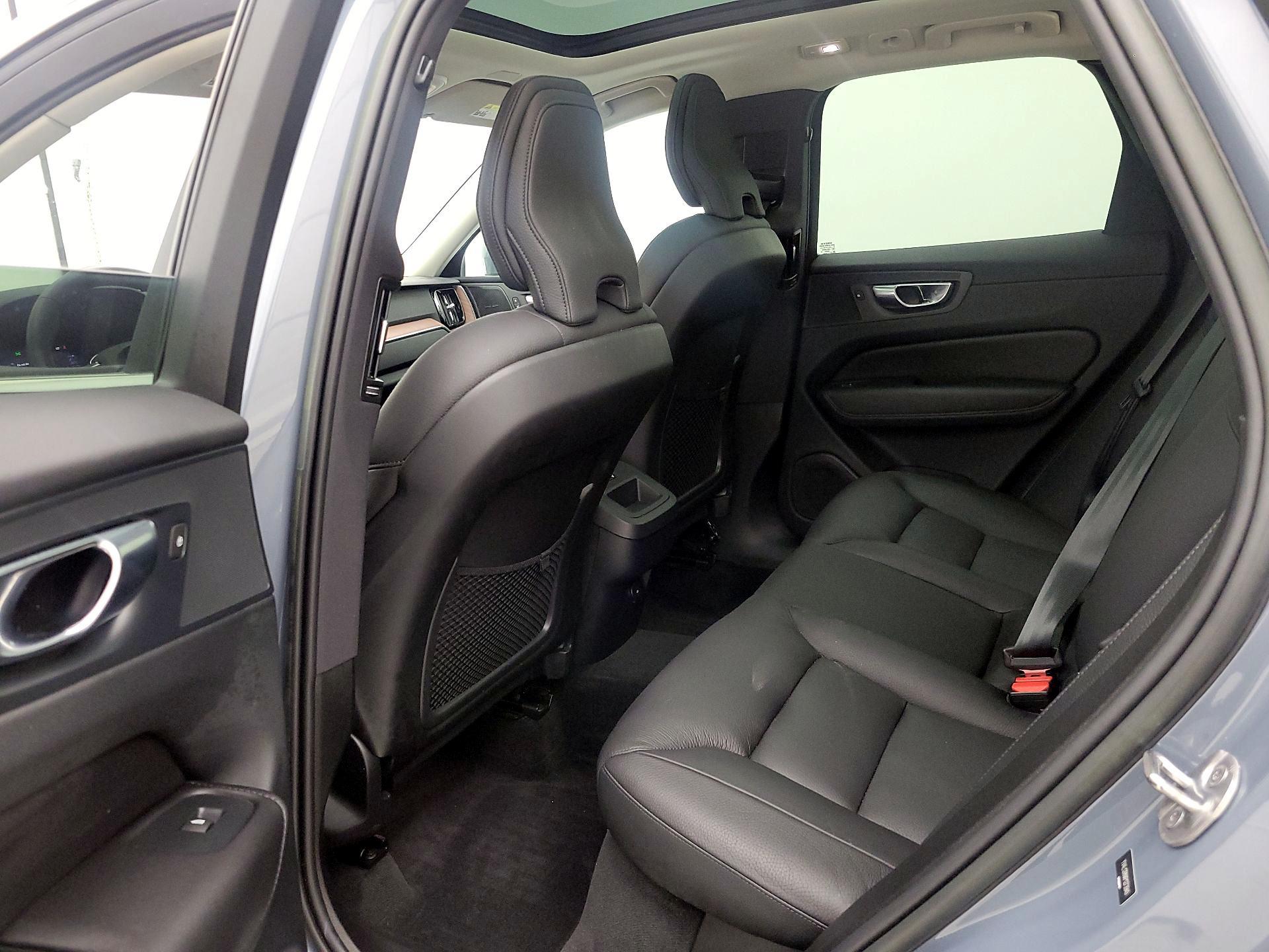 Thumbnail: 2023 Volvo XC60 - 19