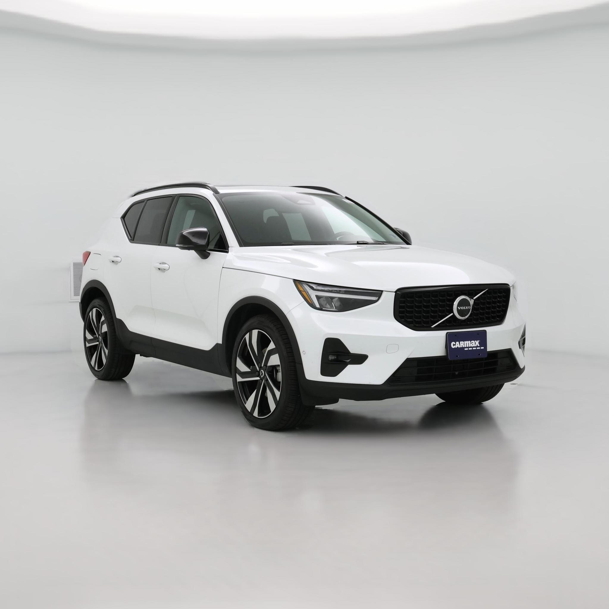 Thumbnail: 2023 Volvo XC40 - 1
