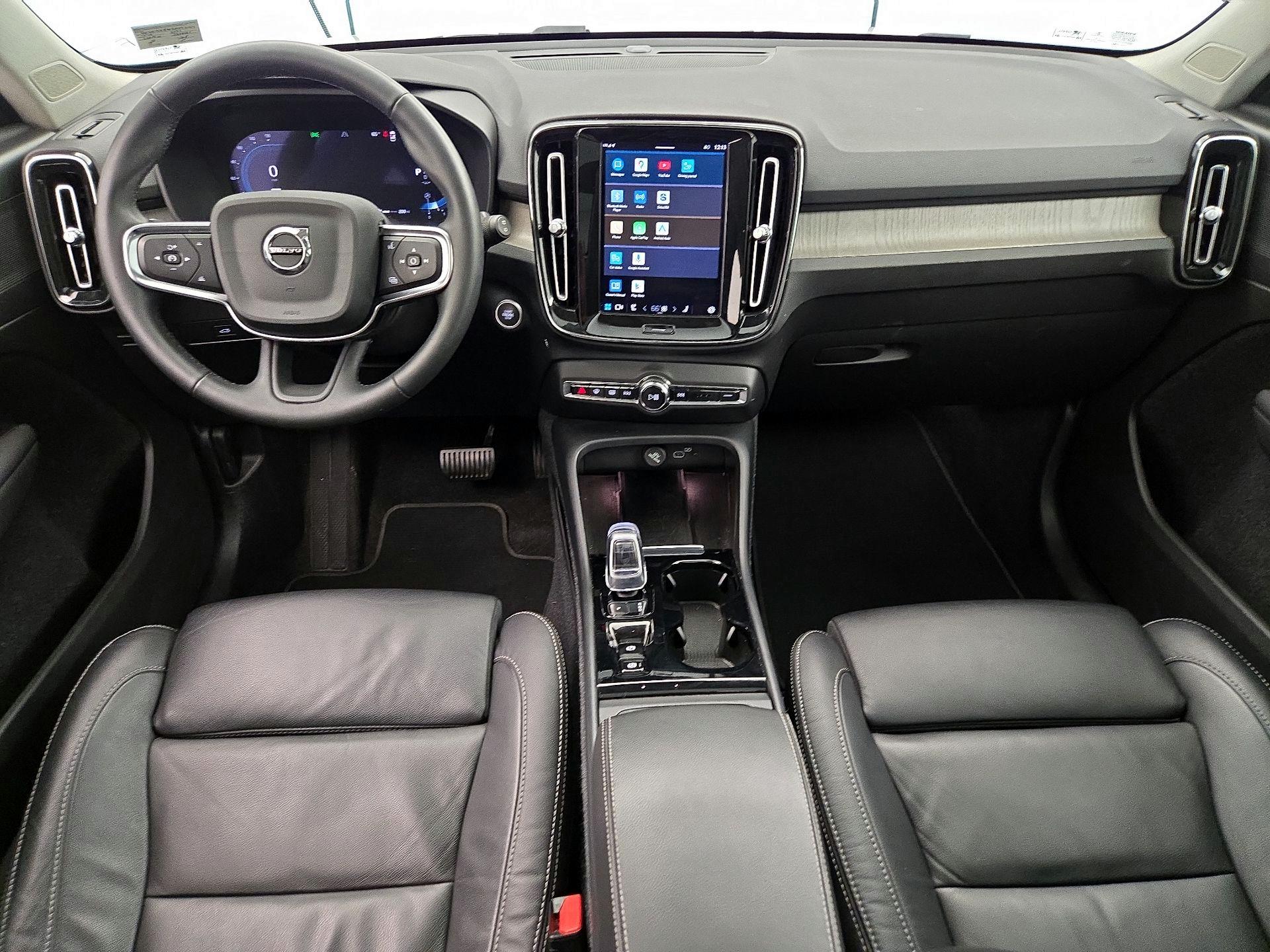 Thumbnail: 2023 Volvo XC40 - 9