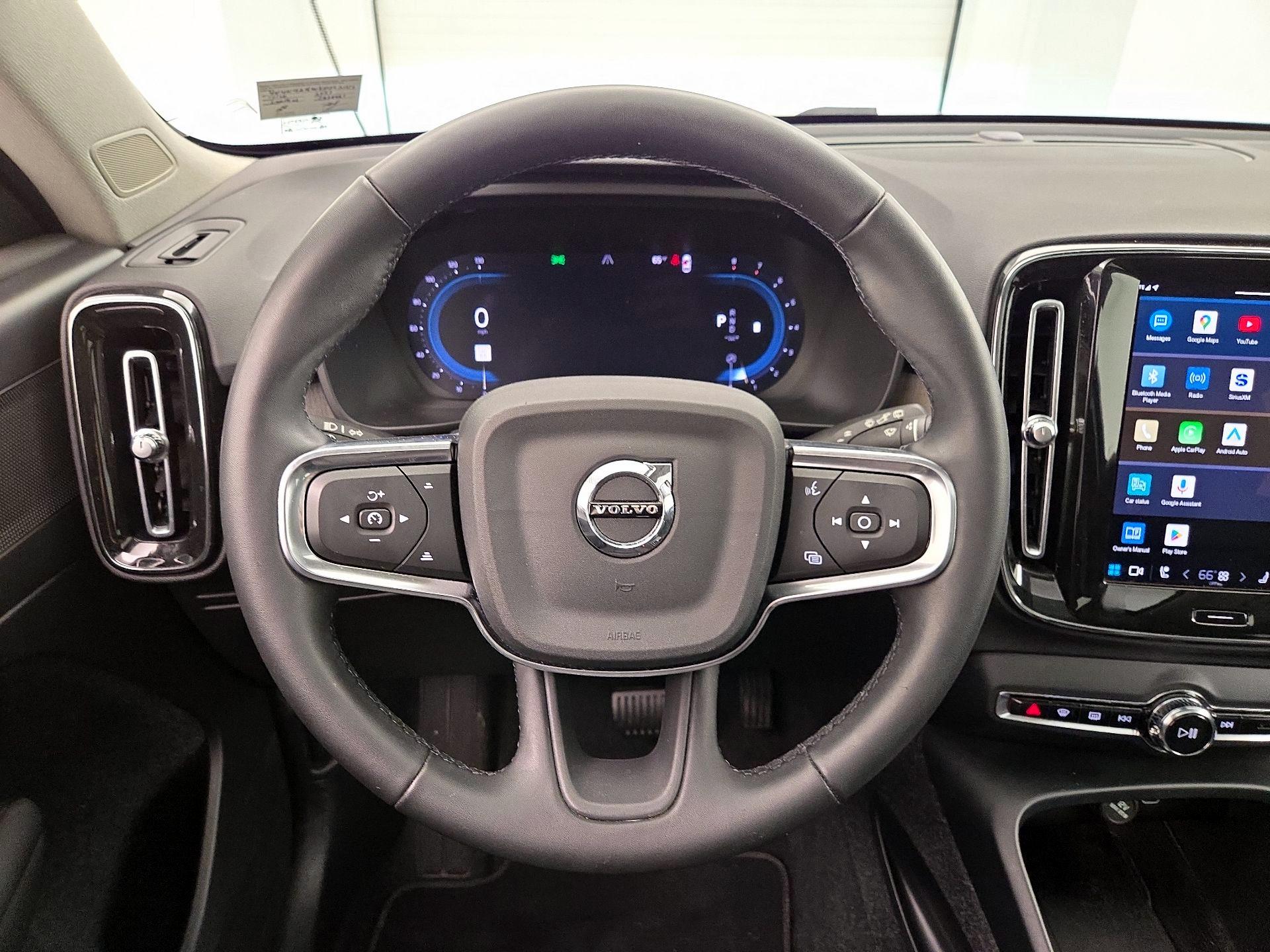 Thumbnail: 2023 Volvo XC40 - 10