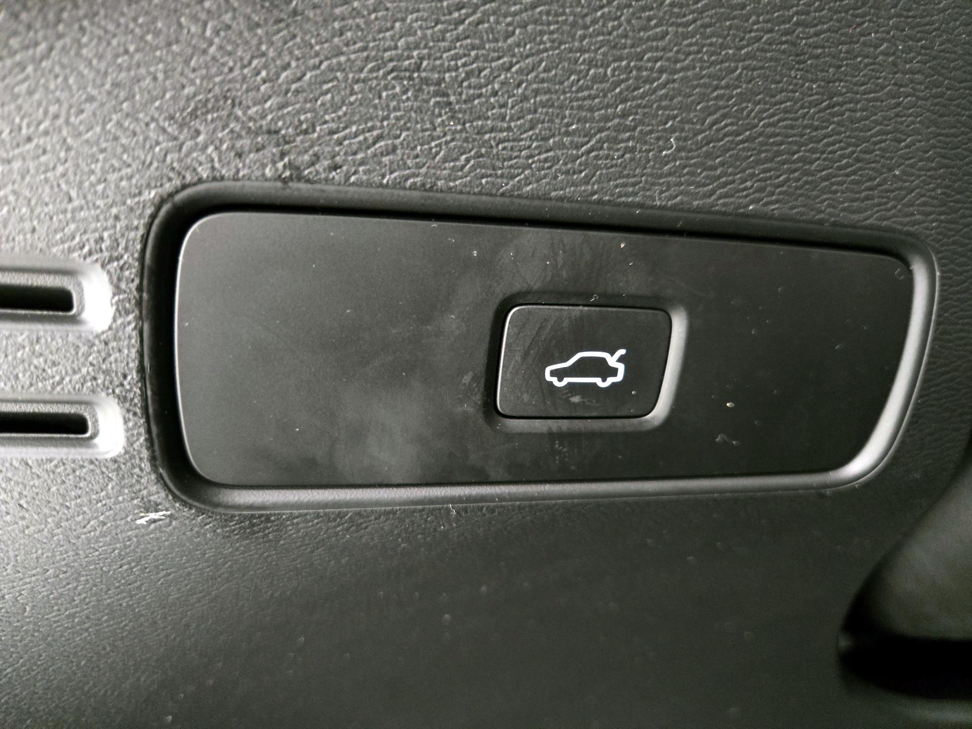 Thumbnail: 2023 Volvo XC40 - 13