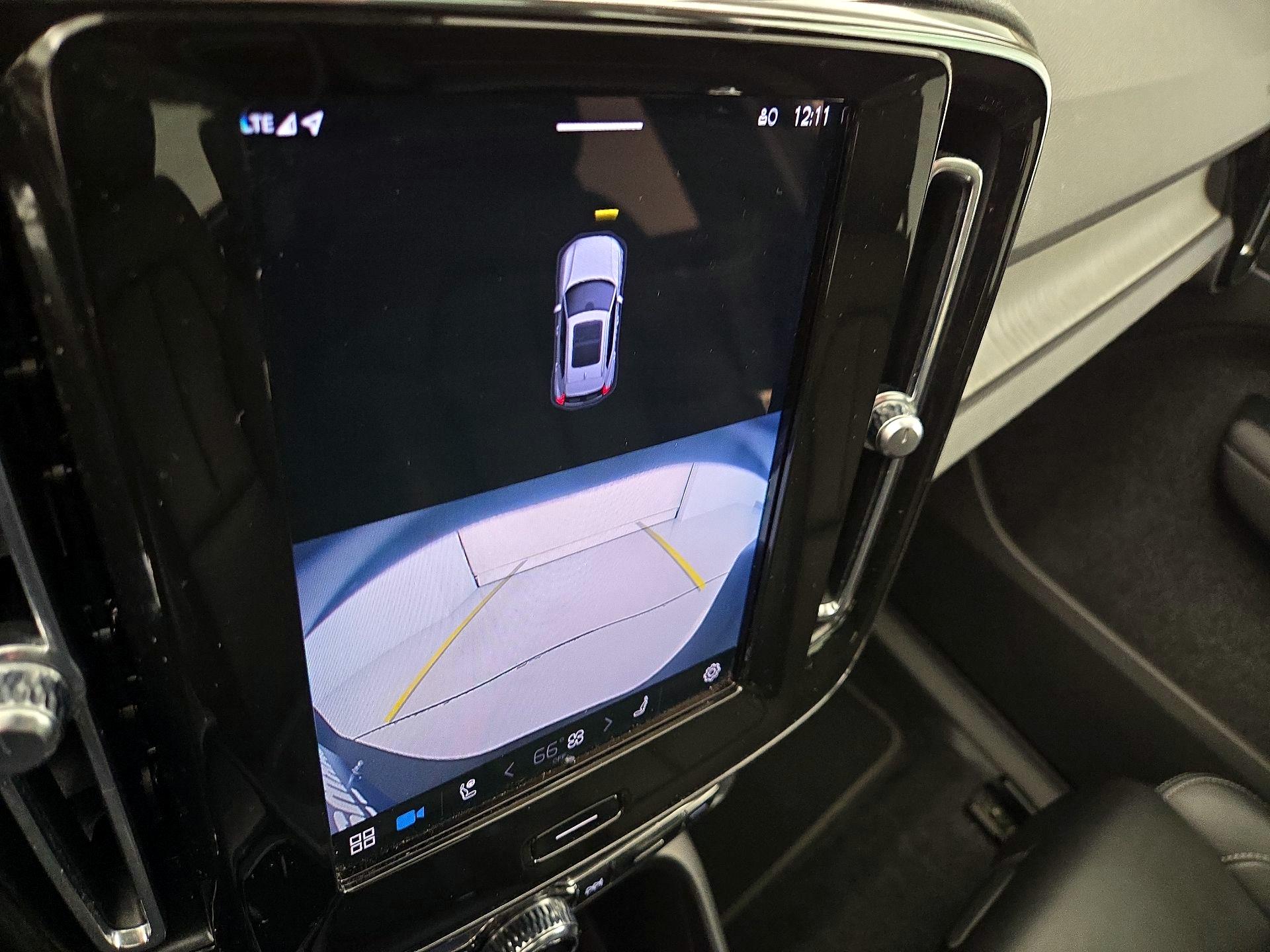 Thumbnail: 2023 Volvo XC40 - 14