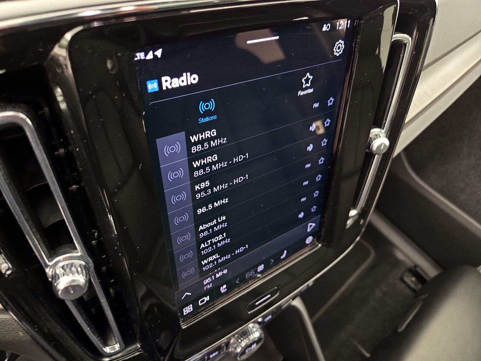 Thumbnail: 2023 Volvo XC40 - 15