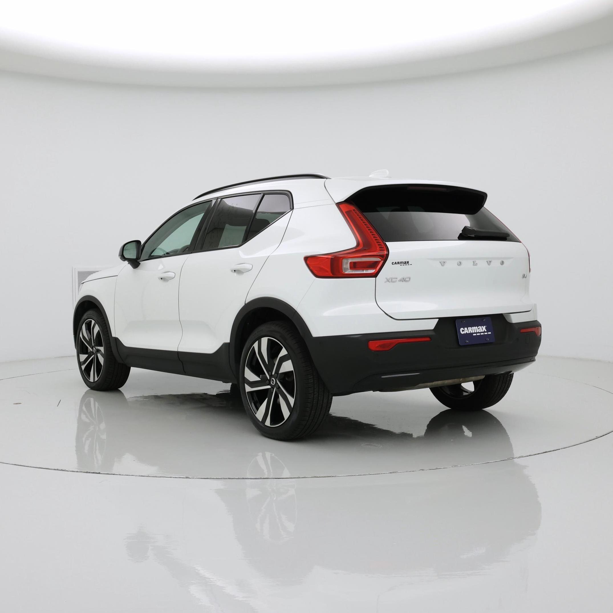 Thumbnail: 2023 Volvo XC40 - 2
