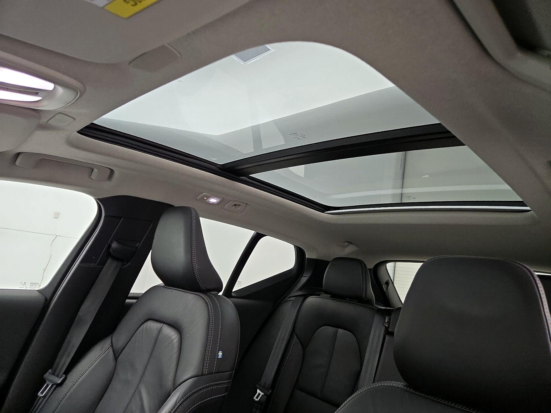 Thumbnail: 2023 Volvo XC40 - 19