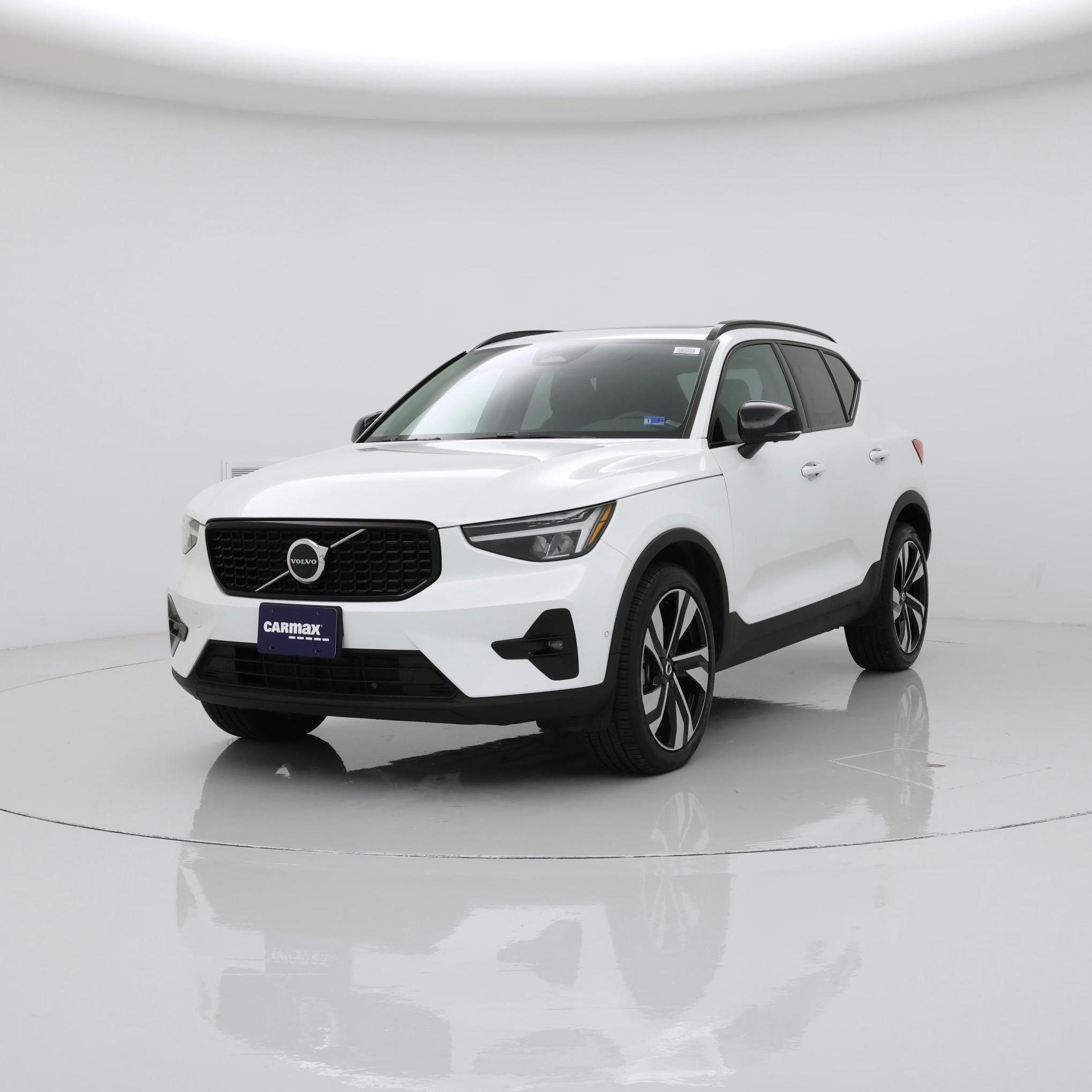 Thumbnail: 2023 Volvo XC40 - 4