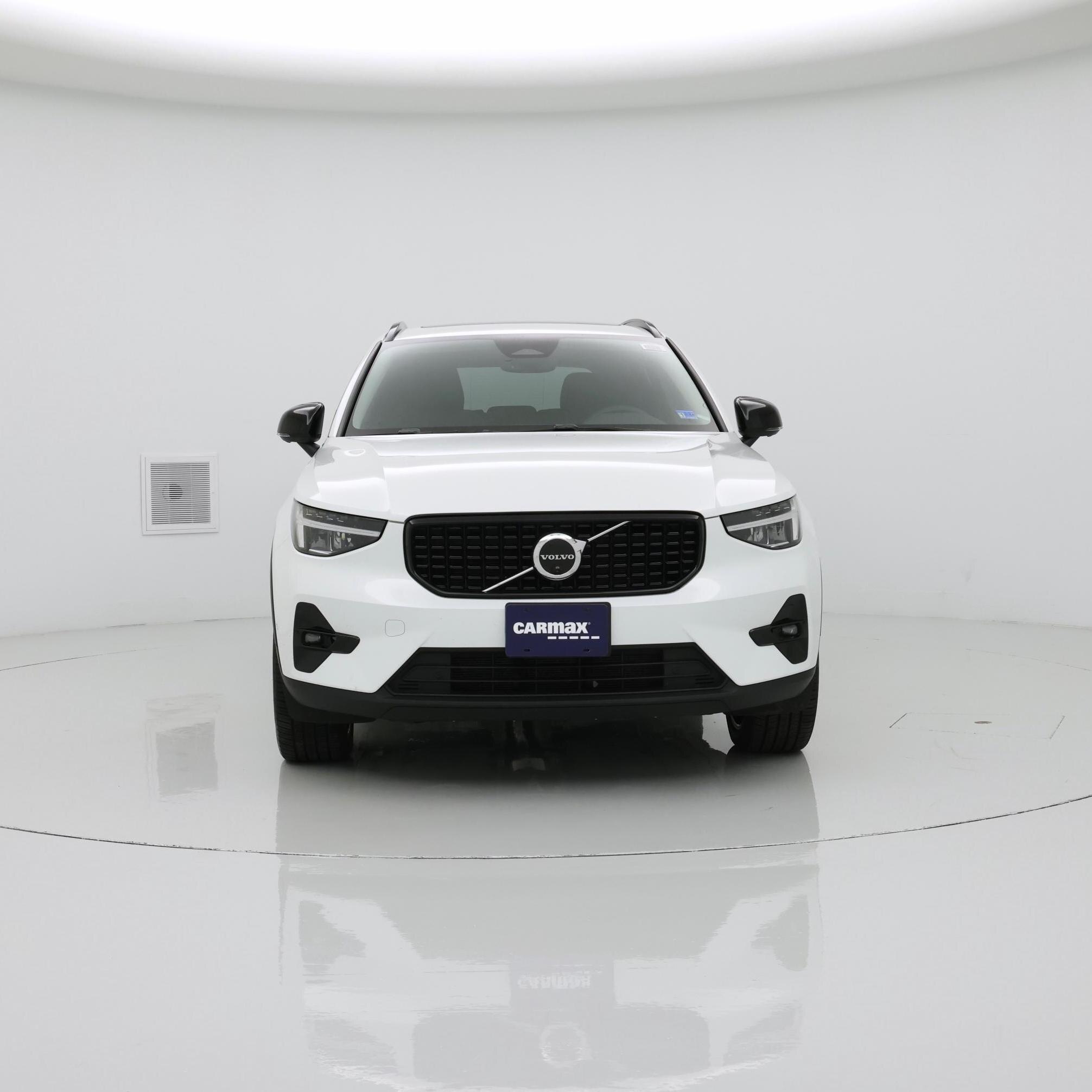Thumbnail: 2023 Volvo XC40 - 5