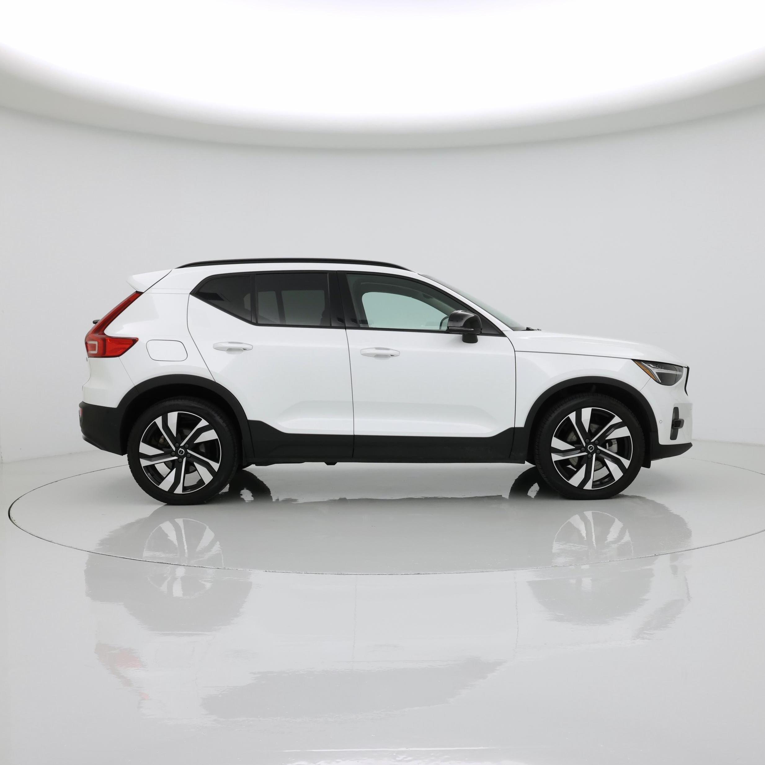 Thumbnail: 2023 Volvo XC40 - 7