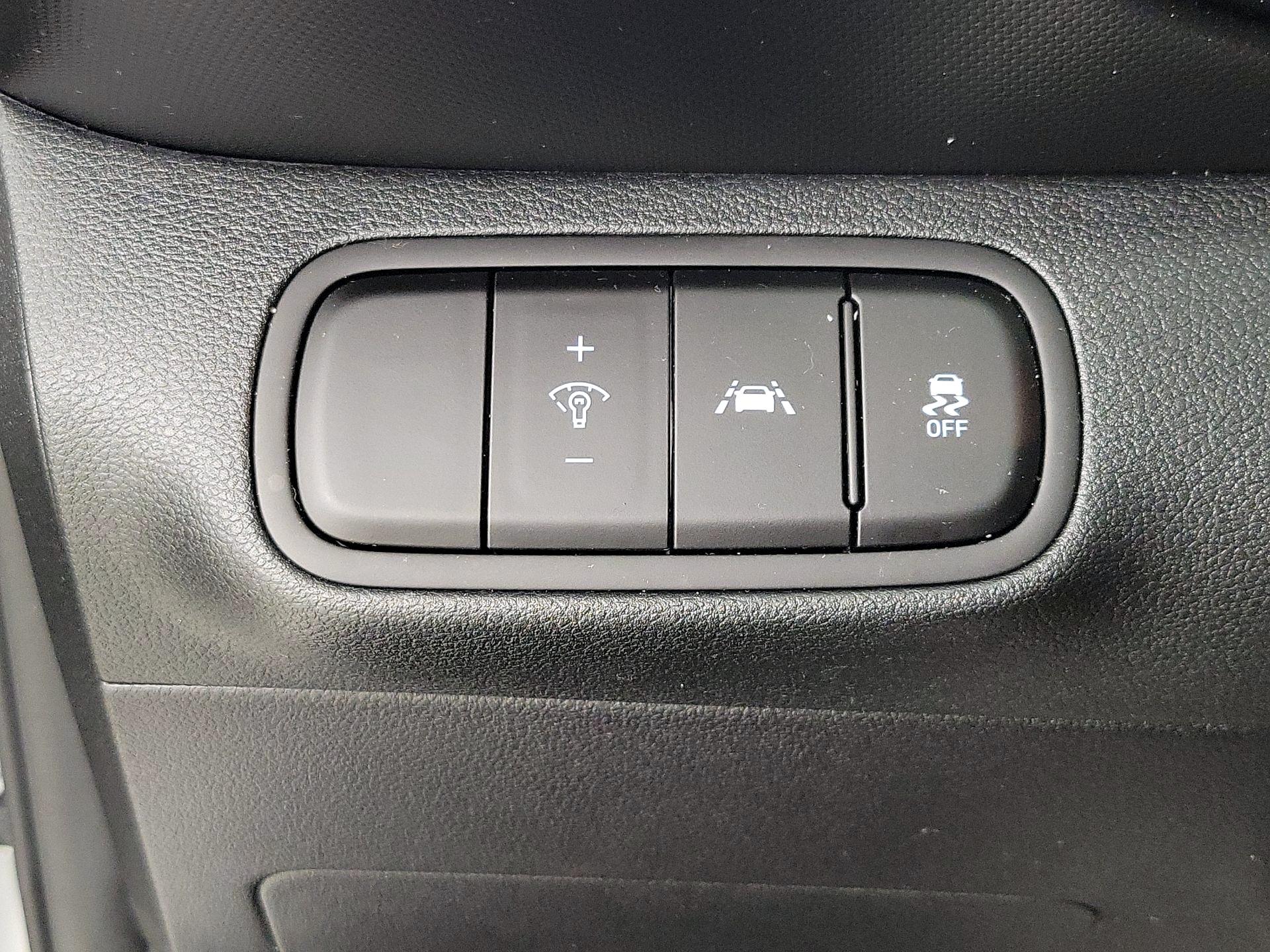 Thumbnail: 2022 Hyundai Venue - 13