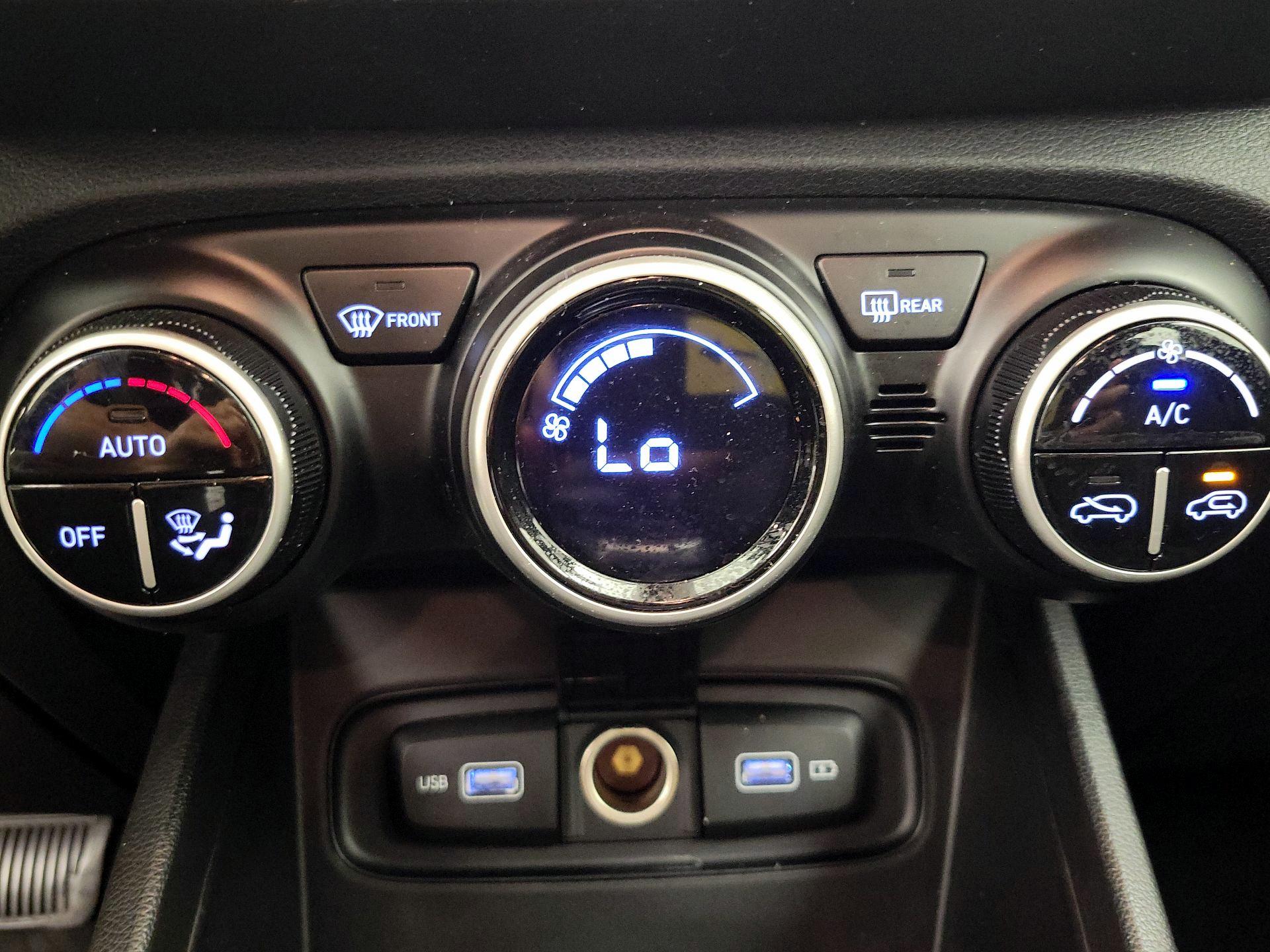 Thumbnail: 2022 Hyundai Venue - 16