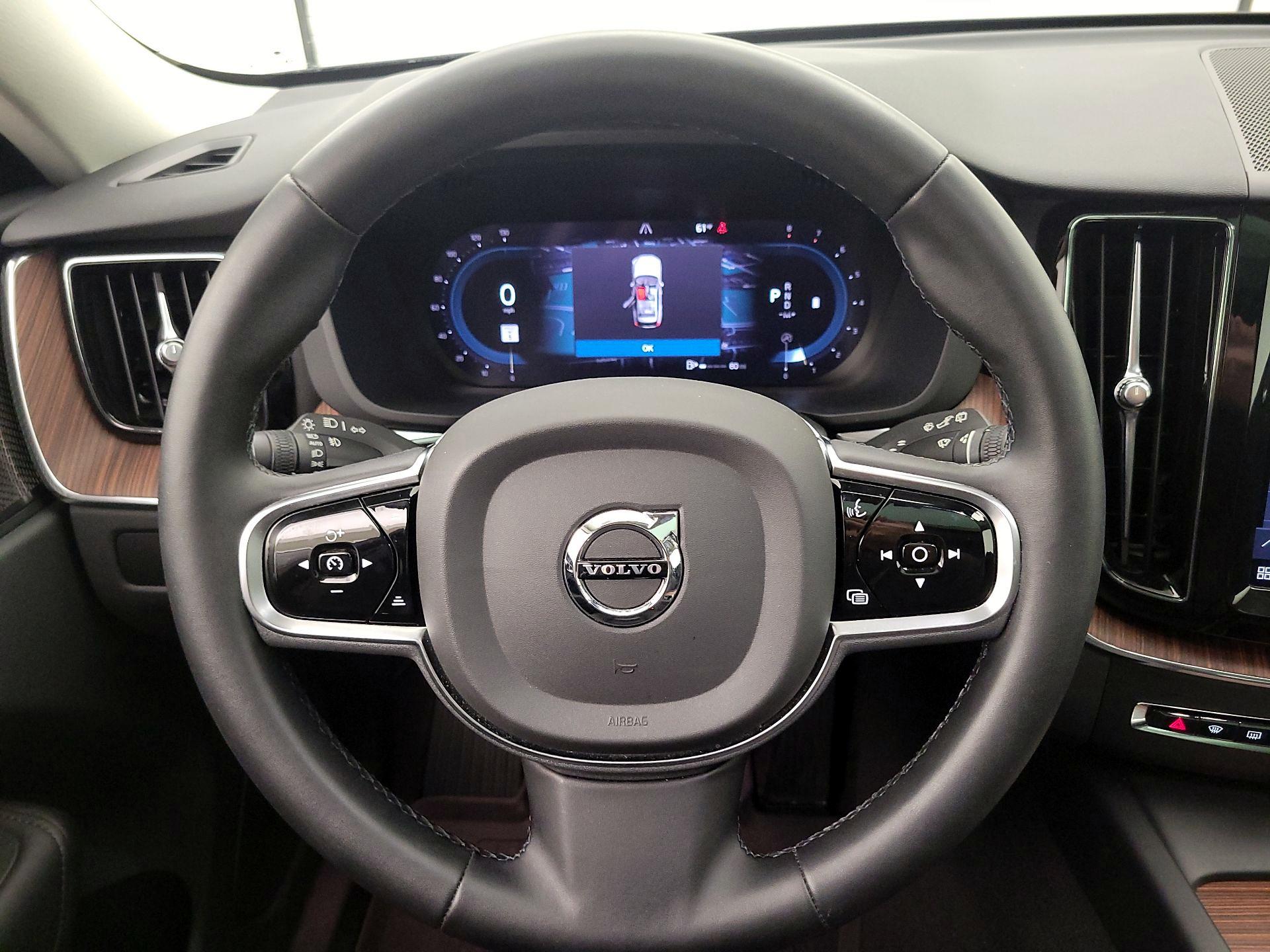 Thumbnail: 2023 Volvo XC60 - 10