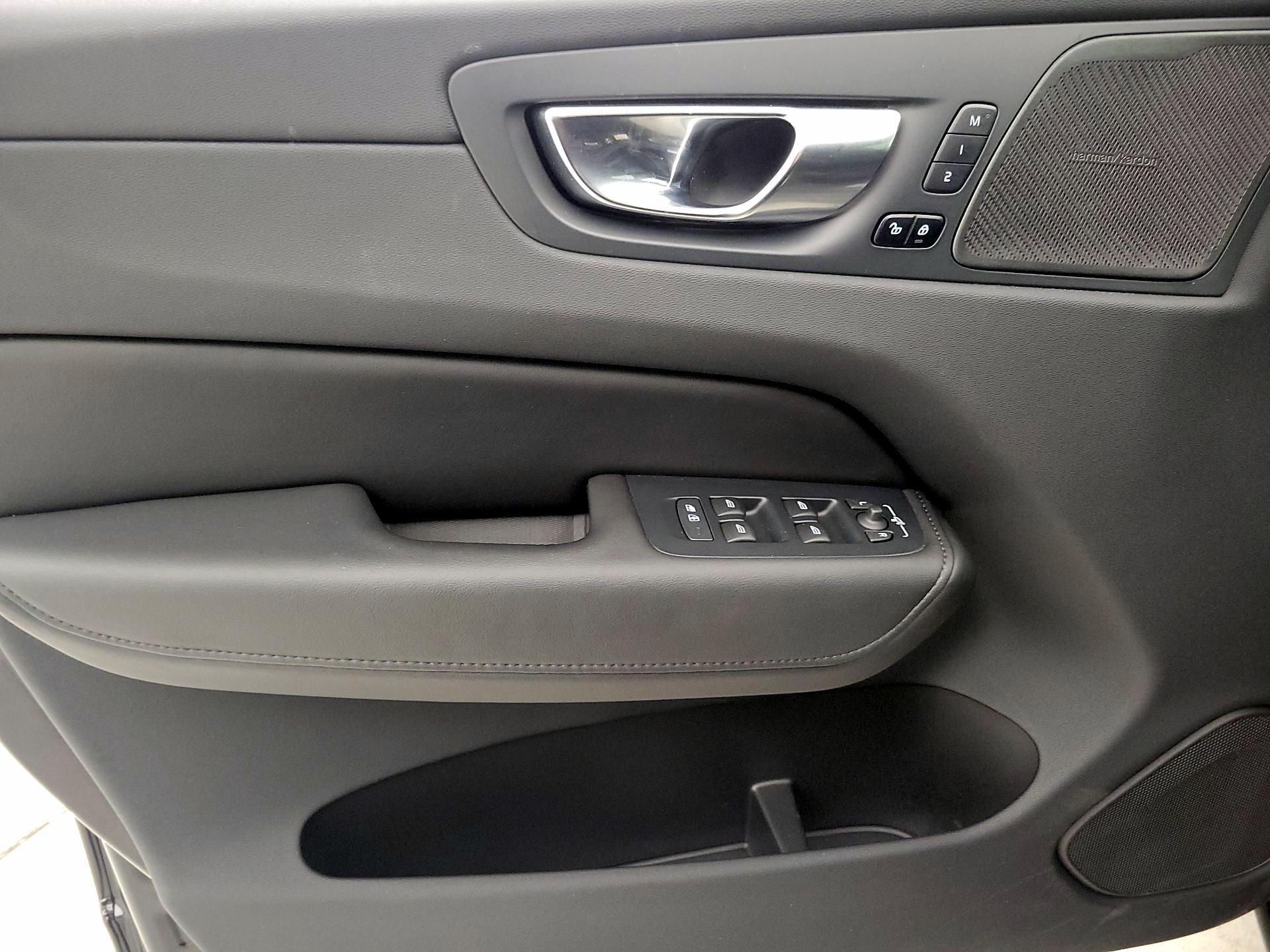 Thumbnail: 2023 Volvo XC60 - 12