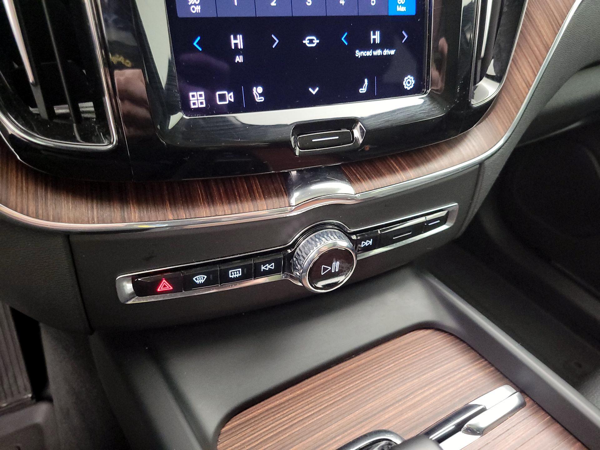 Thumbnail: 2023 Volvo XC60 - 16