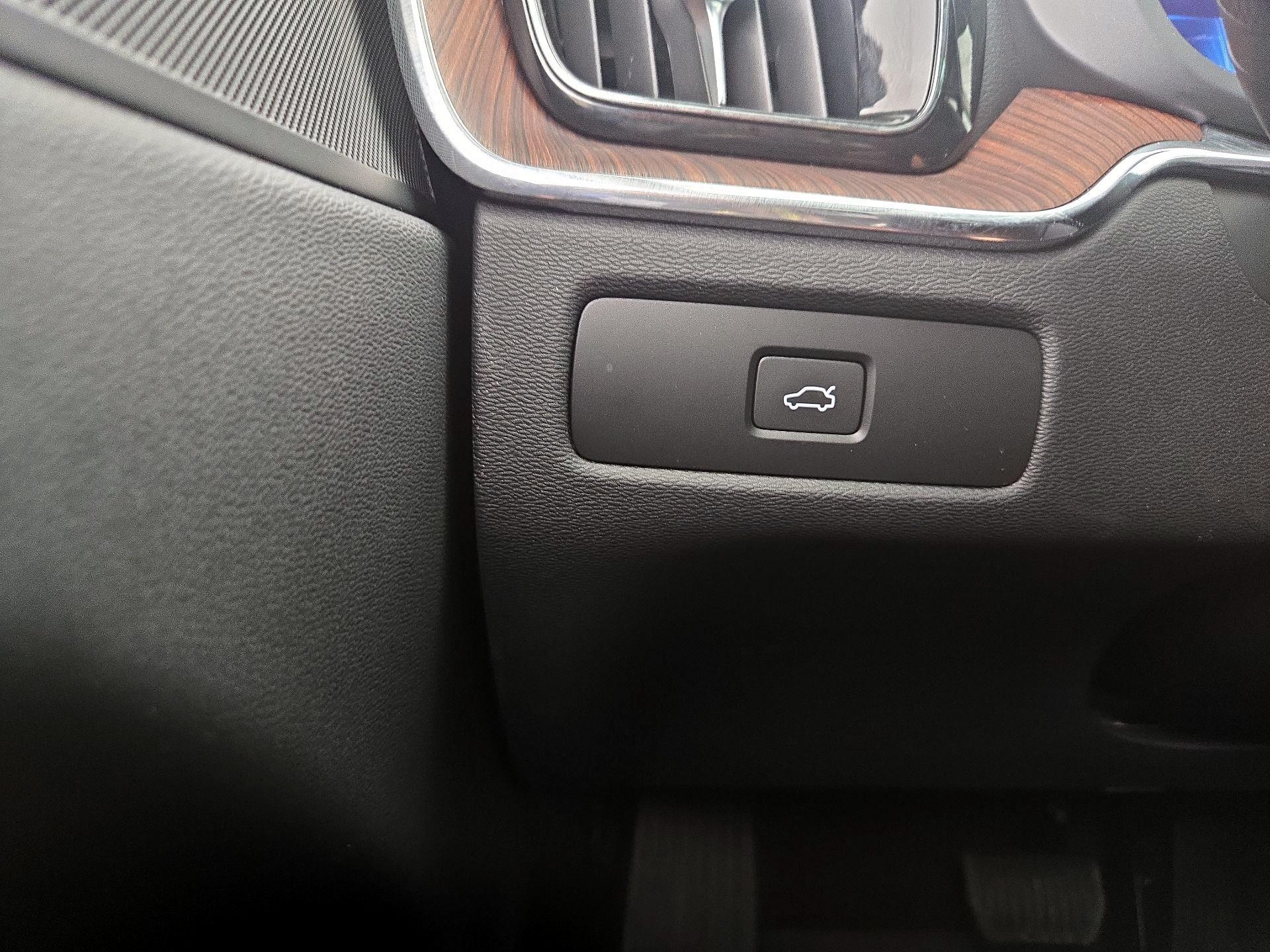 Thumbnail: 2023 Volvo XC60 - 13