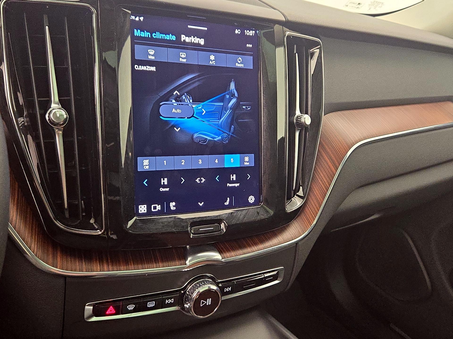 Thumbnail: 2023 Volvo XC60 - 17