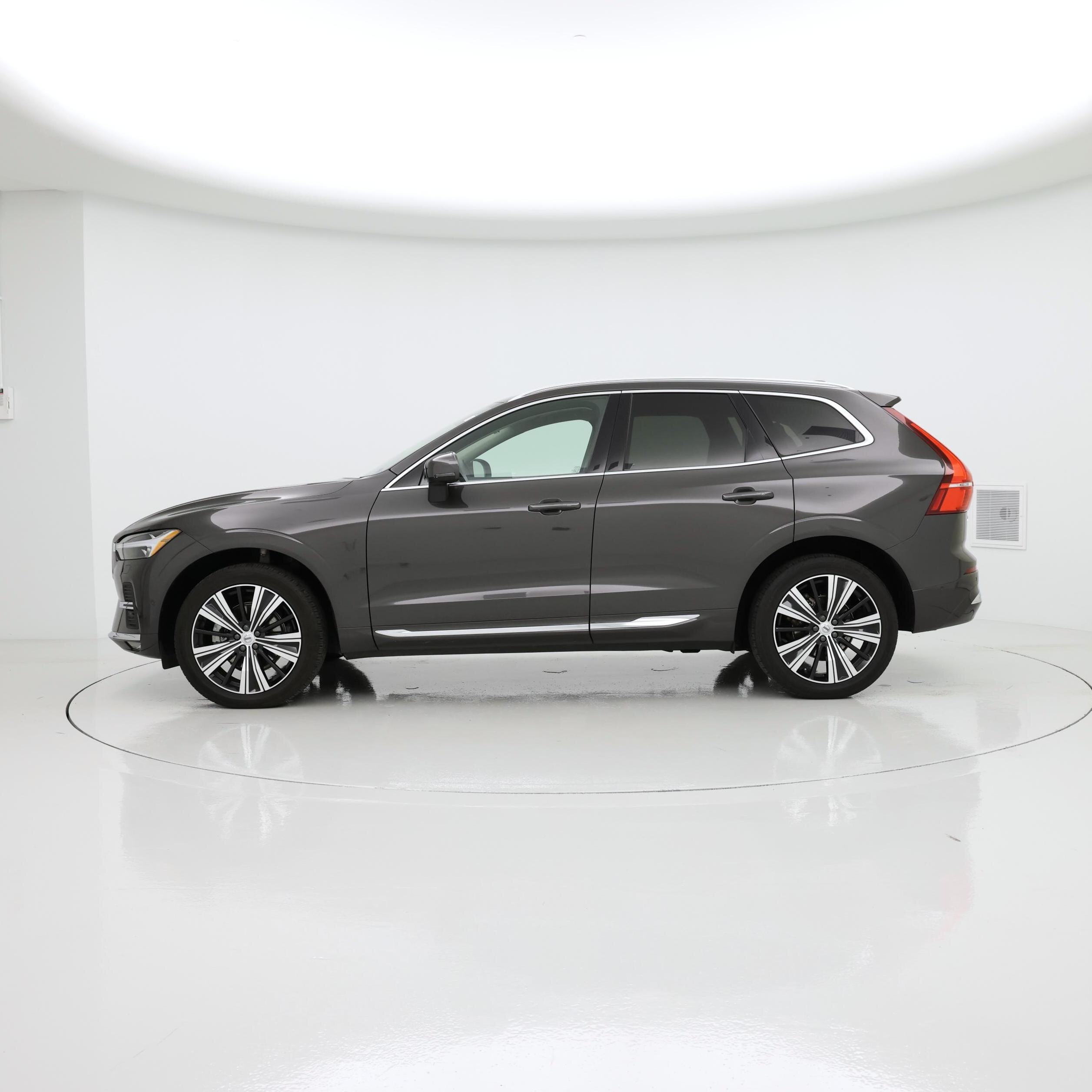Thumbnail: 2023 Volvo XC60 - 3