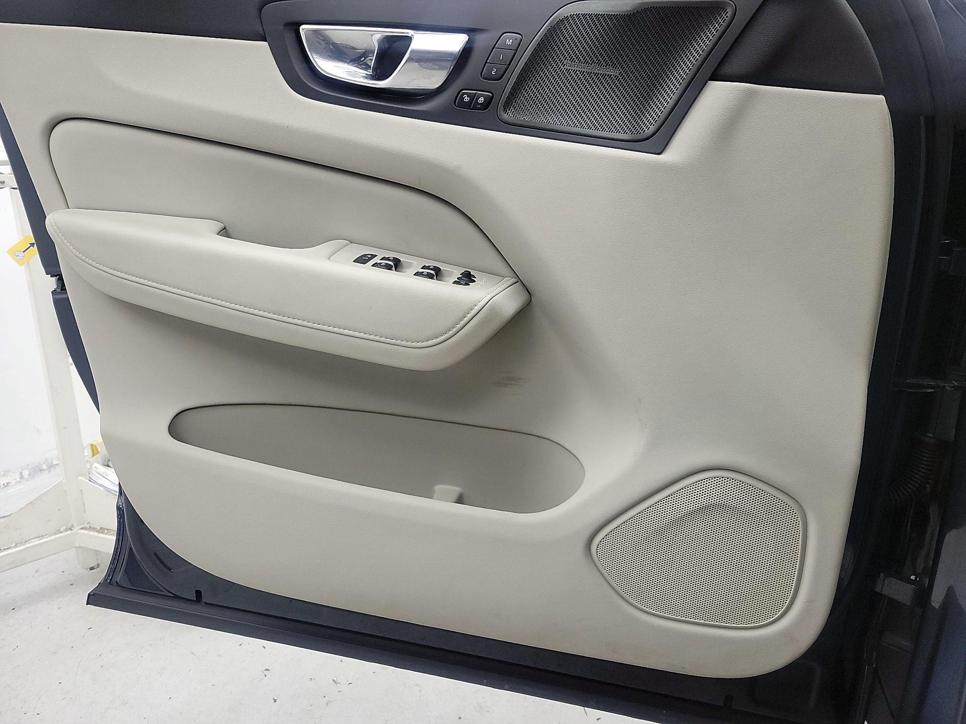 Thumbnail: 2023 Volvo XC60 - 12