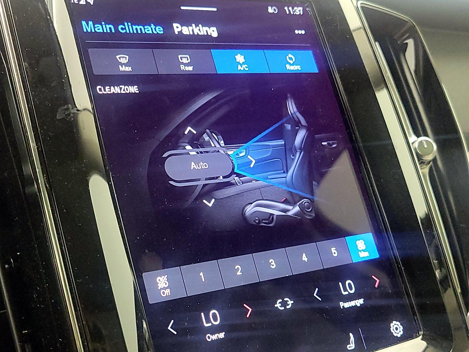 Thumbnail: 2023 Volvo XC60 - 17