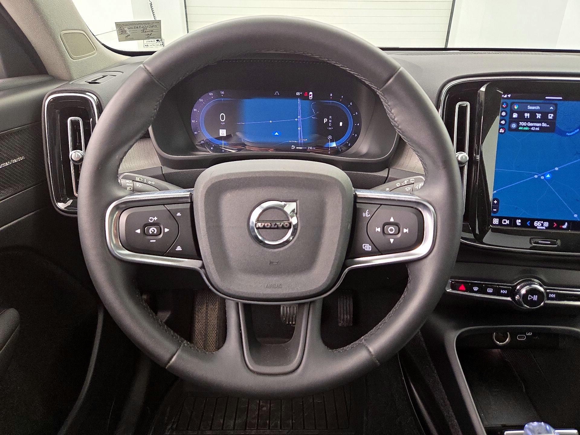 Thumbnail: 2024 Volvo XC40 - 10