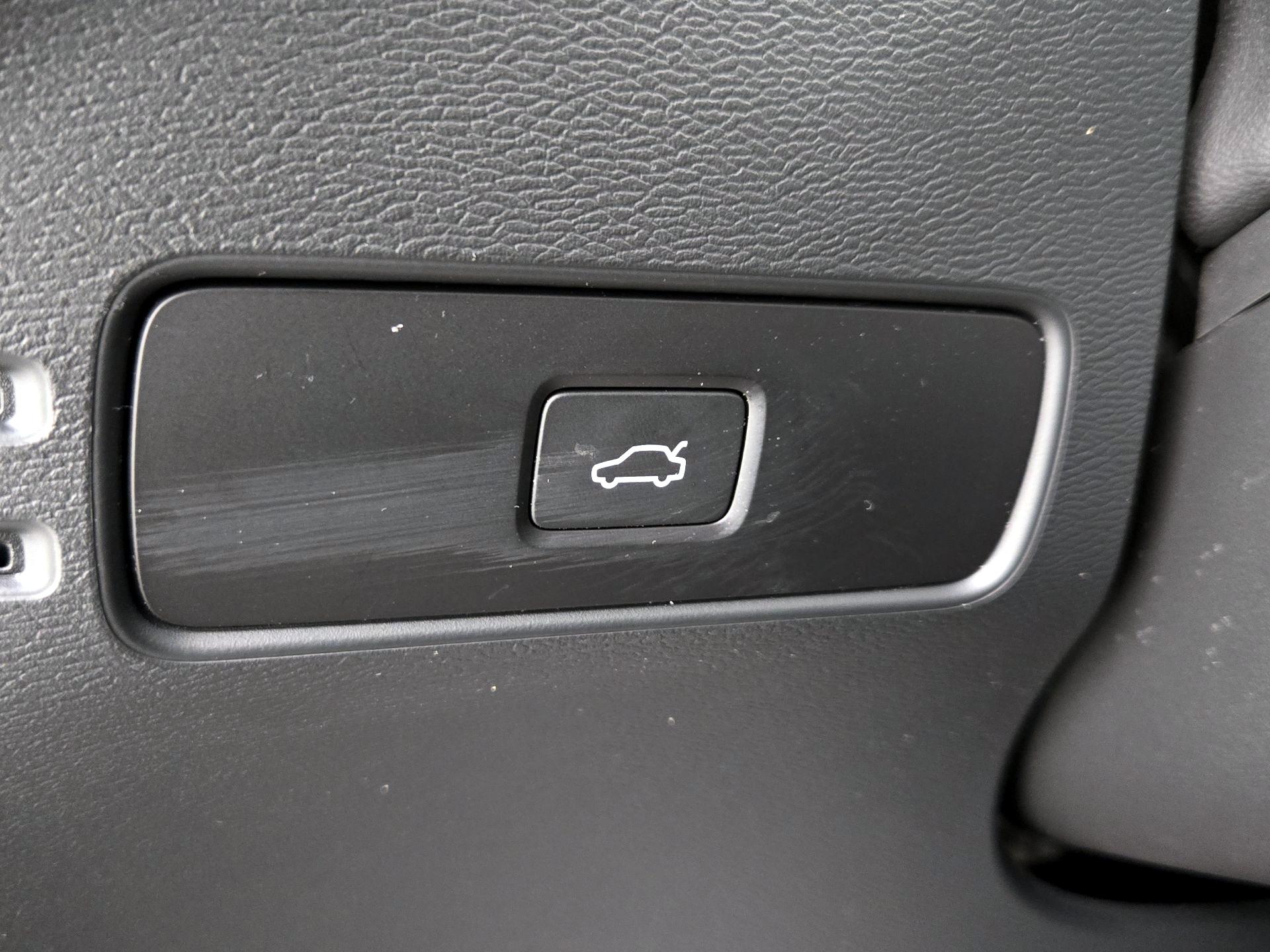 Thumbnail: 2024 Volvo XC40 - 13