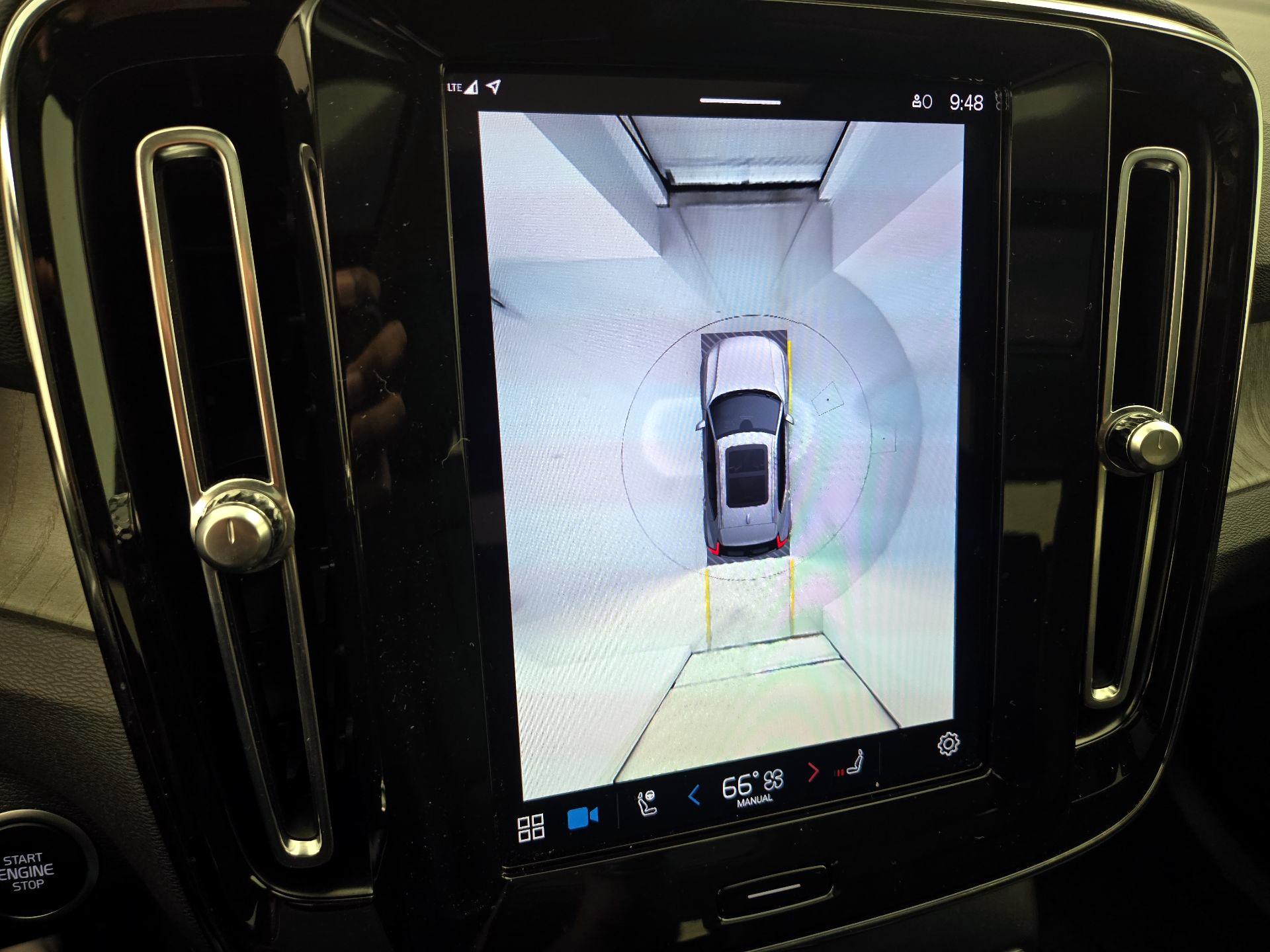 Thumbnail: 2024 Volvo XC40 - 15