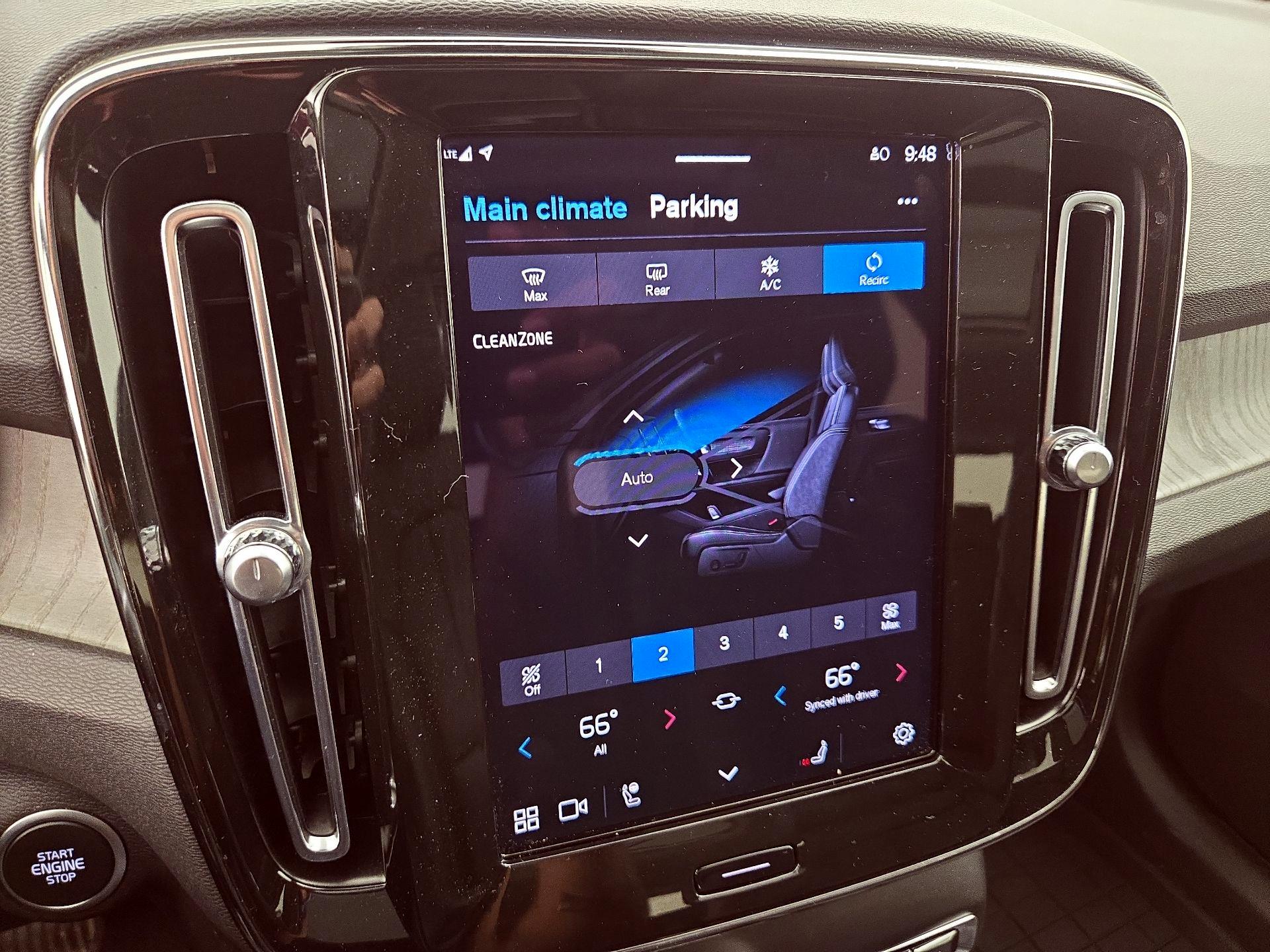 Thumbnail: 2024 Volvo XC40 - 17