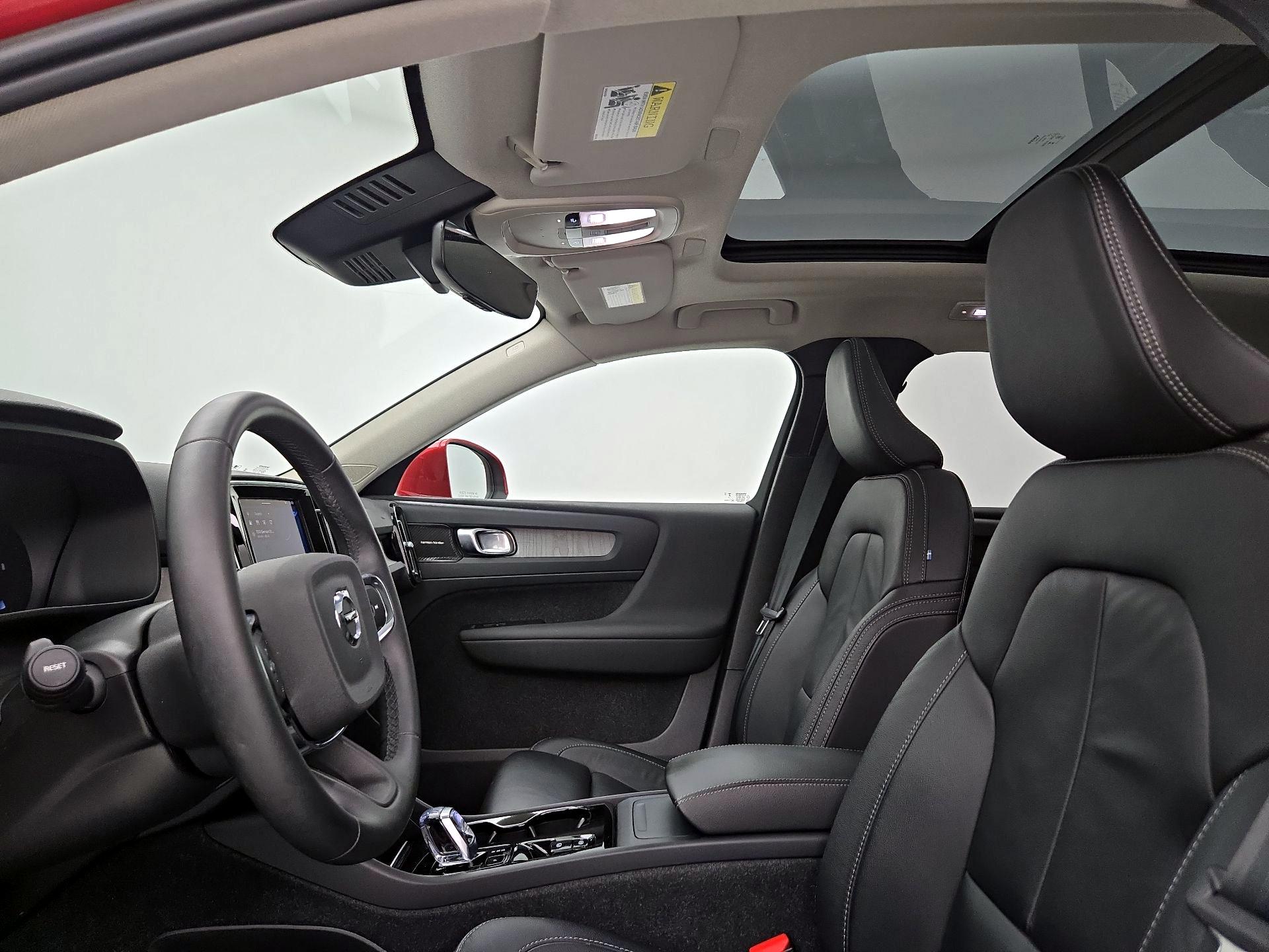 Thumbnail: 2024 Volvo XC40 - 20