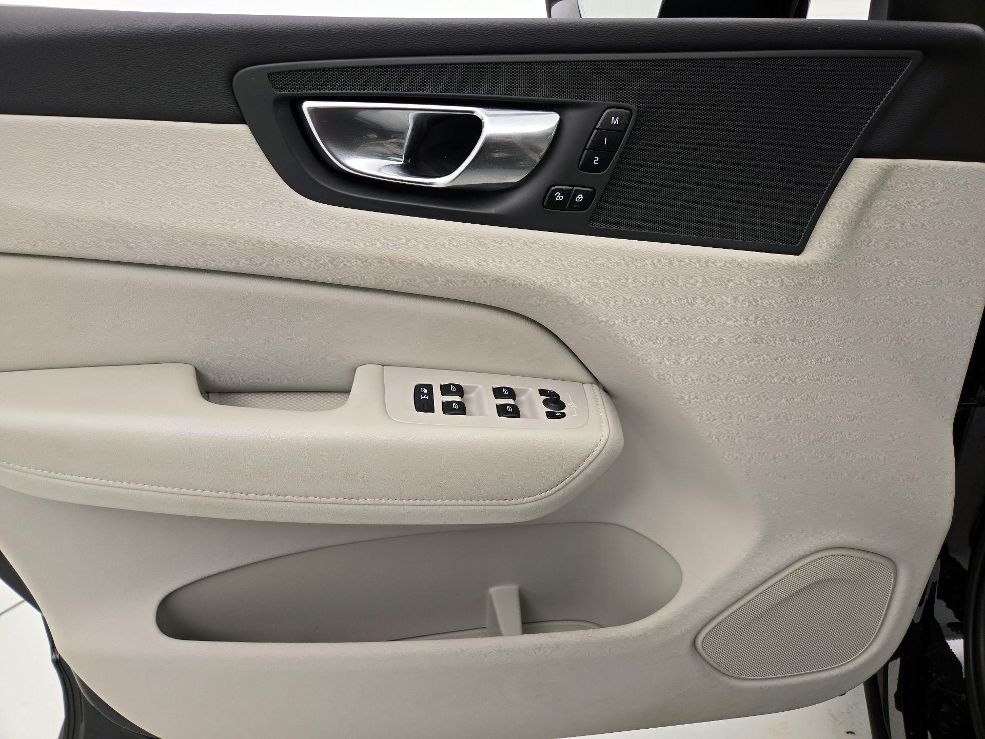 Thumbnail: 2023 Volvo XC60 - 12