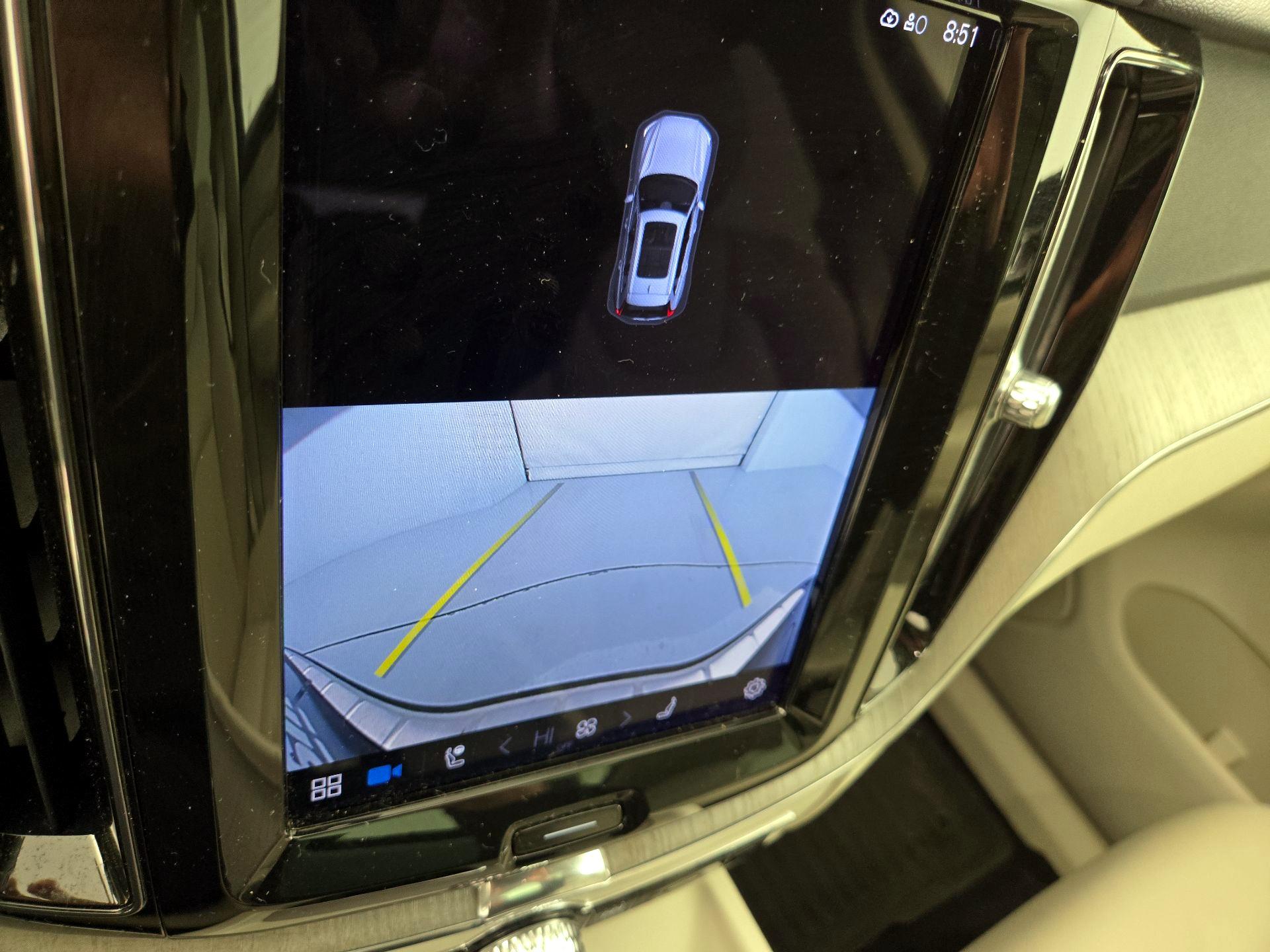 Thumbnail: 2023 Volvo XC60 - 14