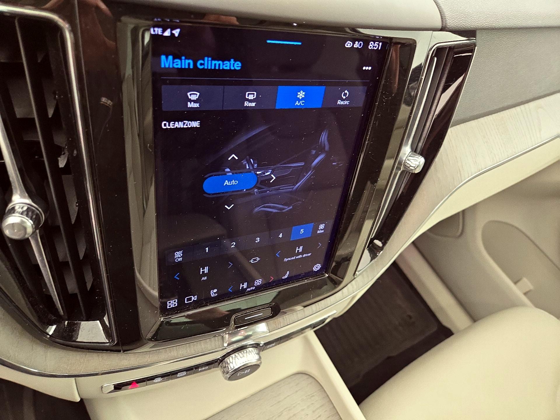Thumbnail: 2023 Volvo XC60 - 16