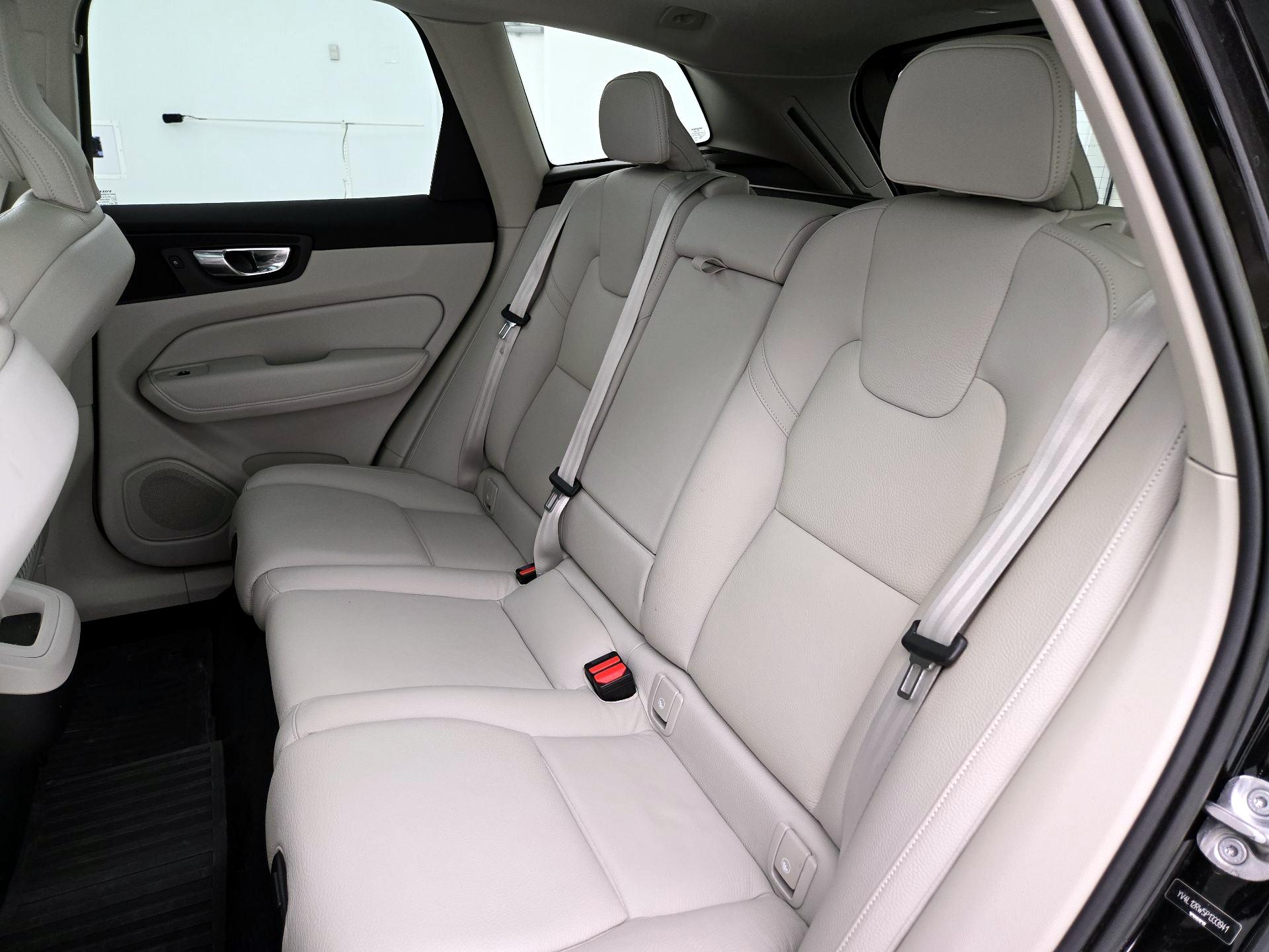 Thumbnail: 2023 Volvo XC60 - 20