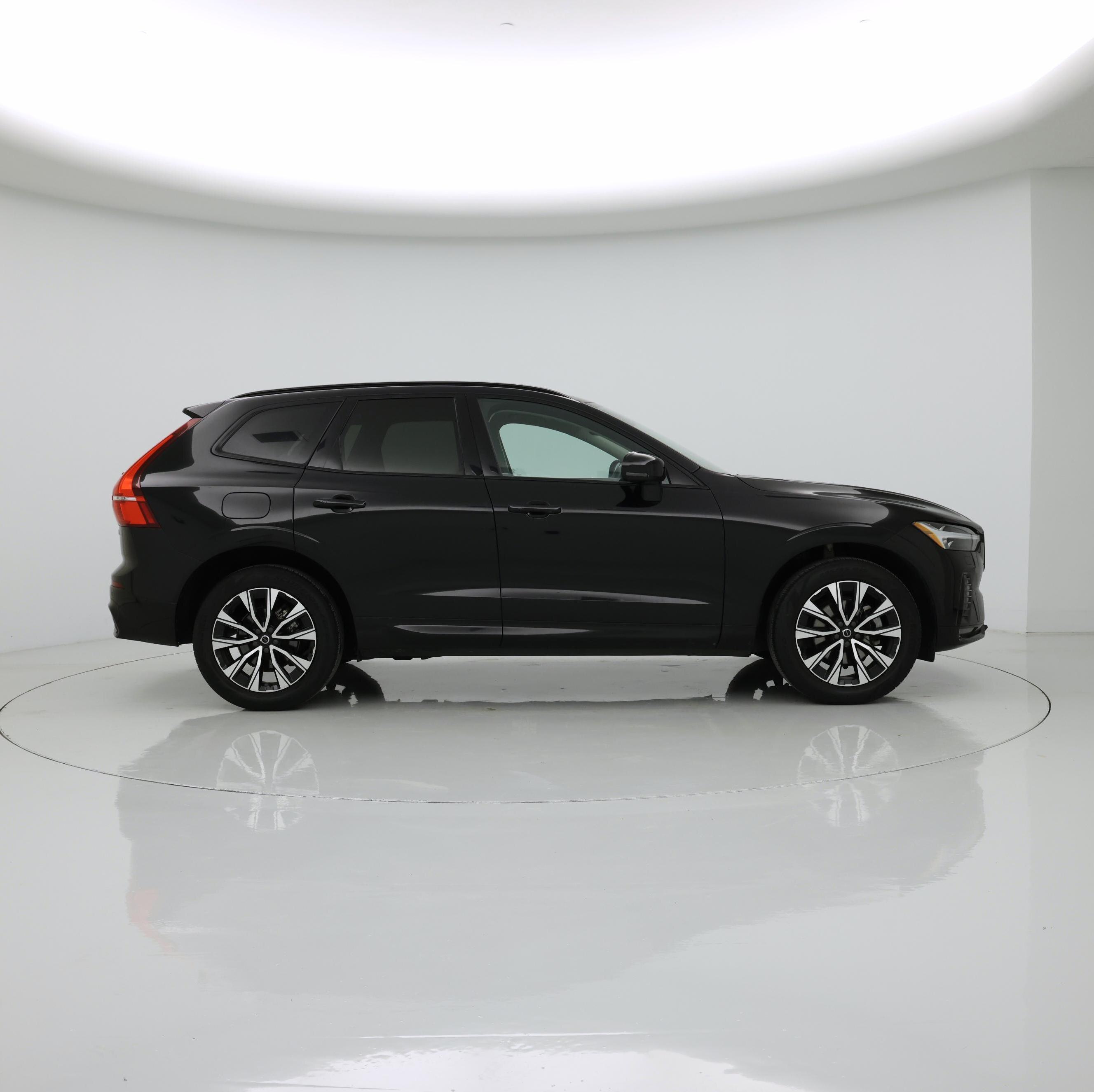 Thumbnail: 2023 Volvo XC60 - 7