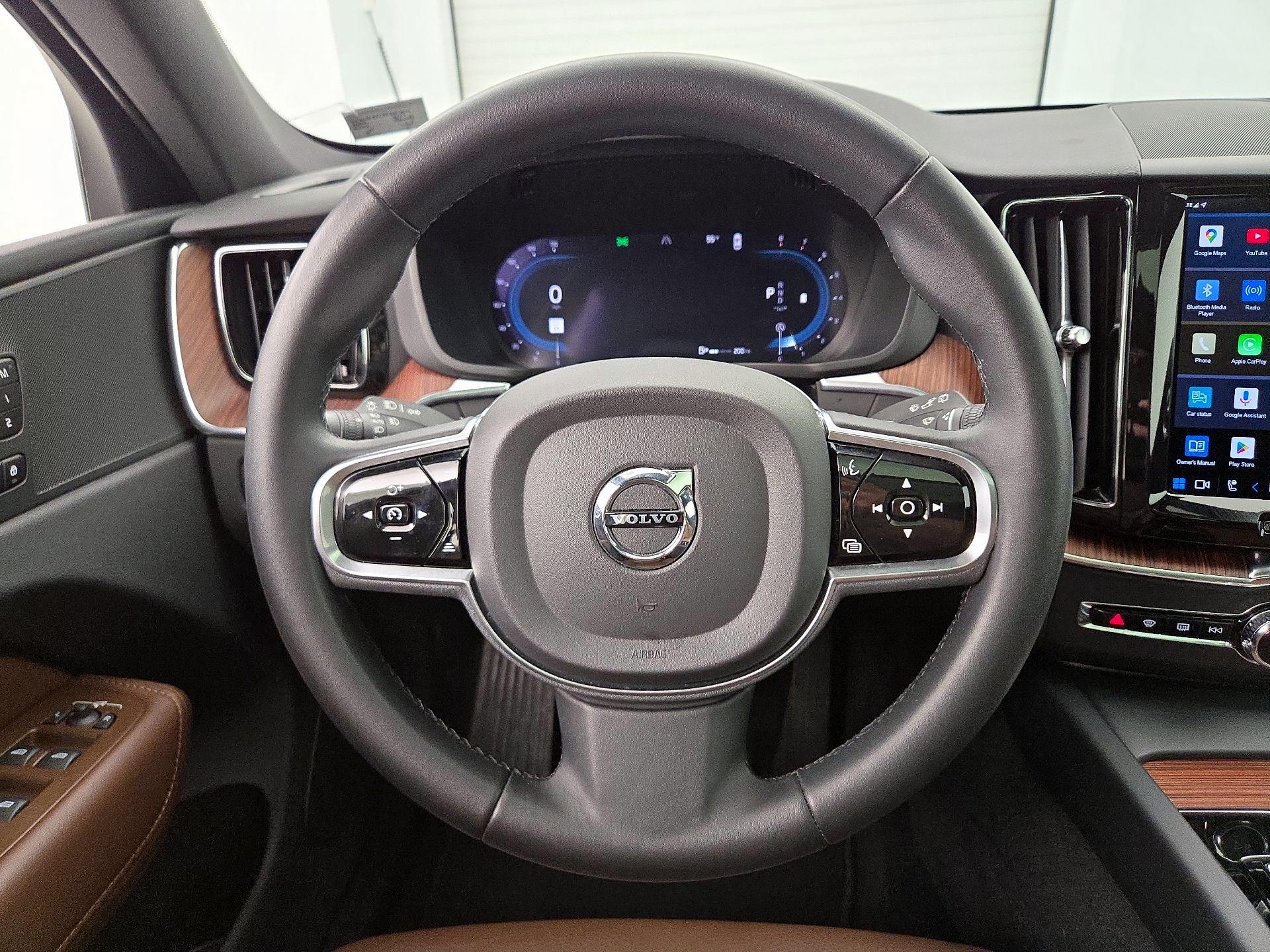 Thumbnail: 2023 Volvo XC60 - 10