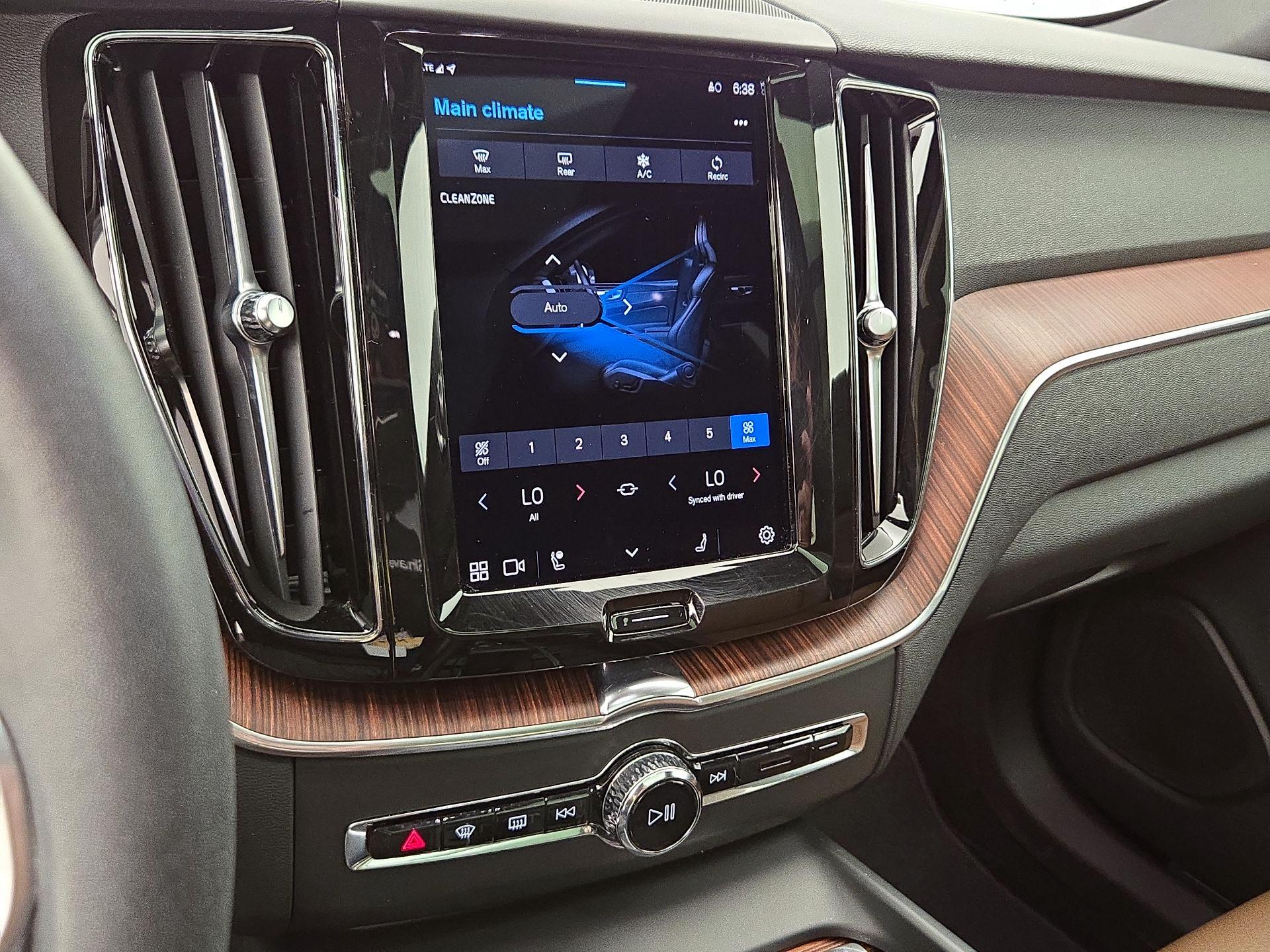 Thumbnail: 2023 Volvo XC60 - 16