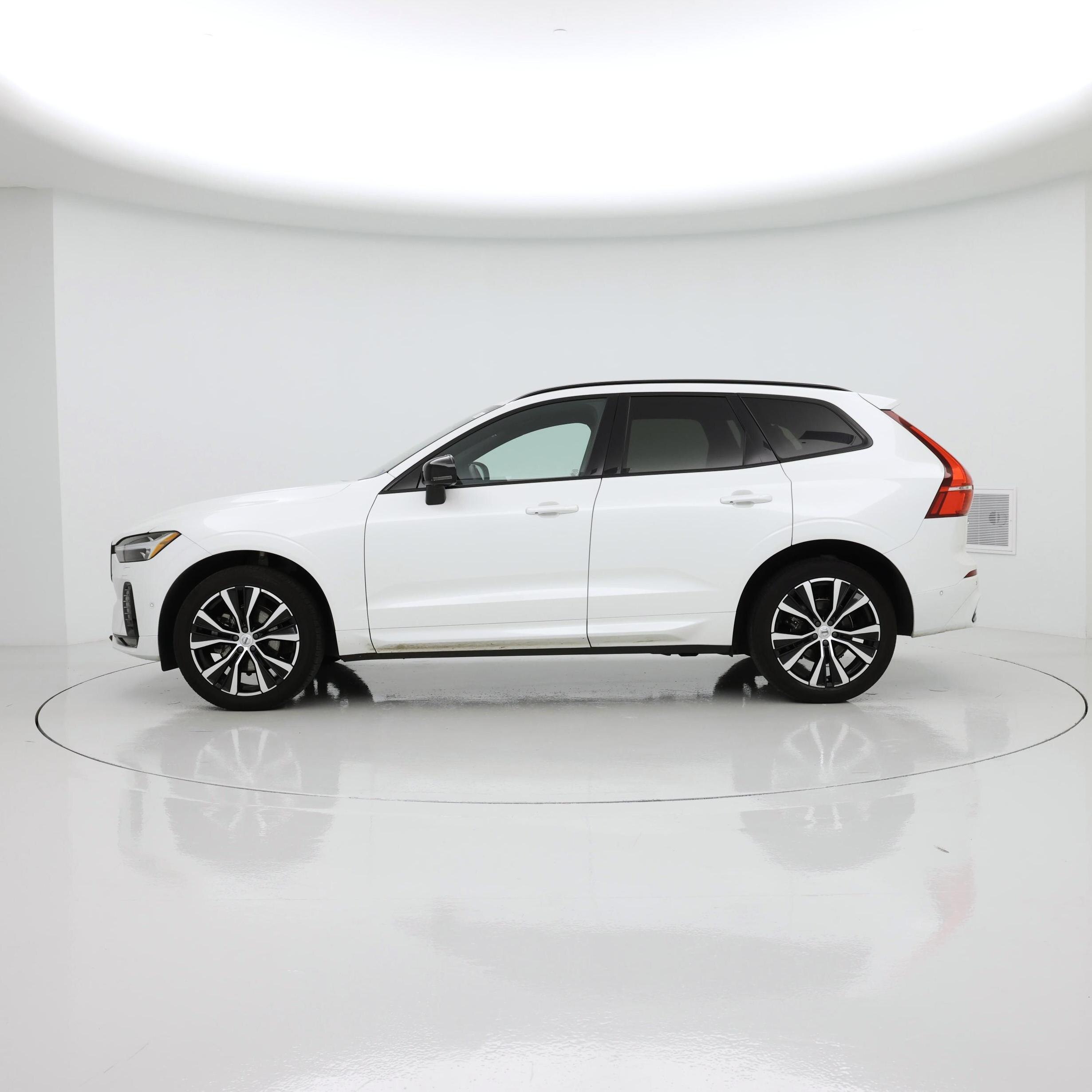 Thumbnail: 2023 Volvo XC60 - 3
