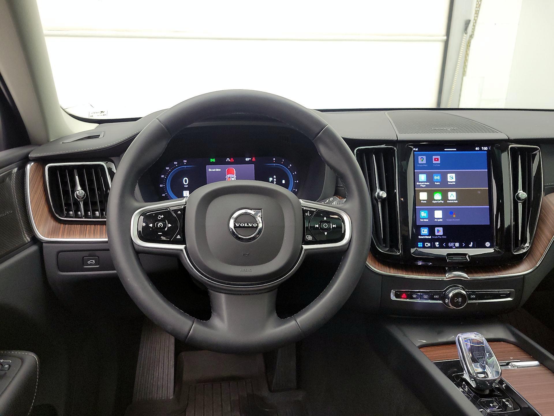 Thumbnail: 2023 Volvo XC60 - 10