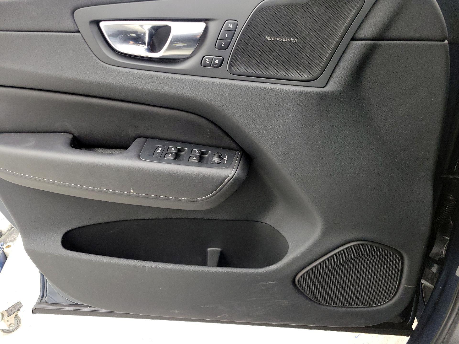 Thumbnail: 2023 Volvo XC60 - 12