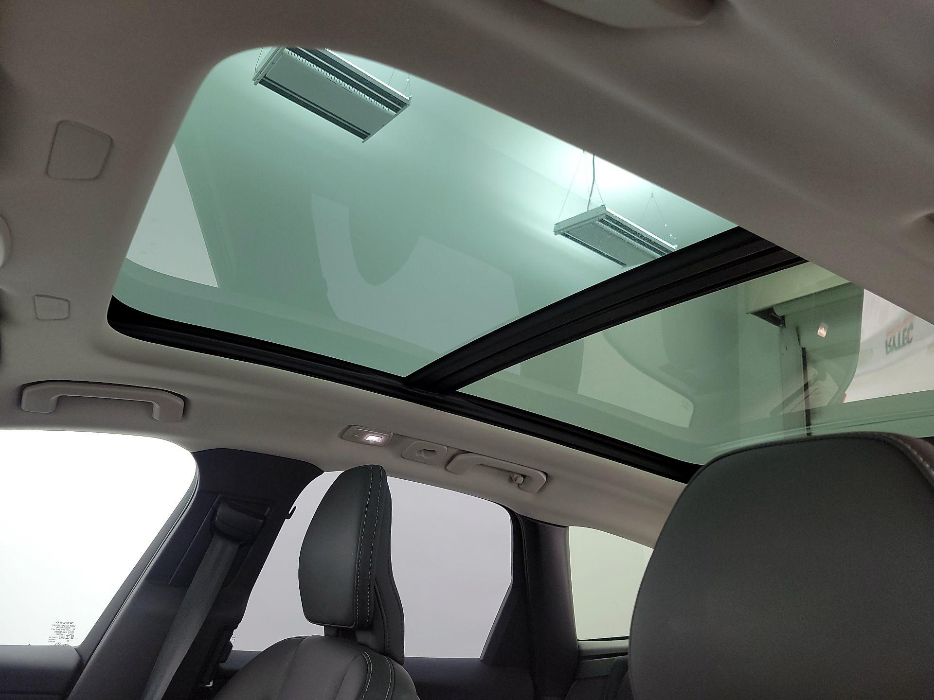 Thumbnail: 2023 Volvo XC60 - 18