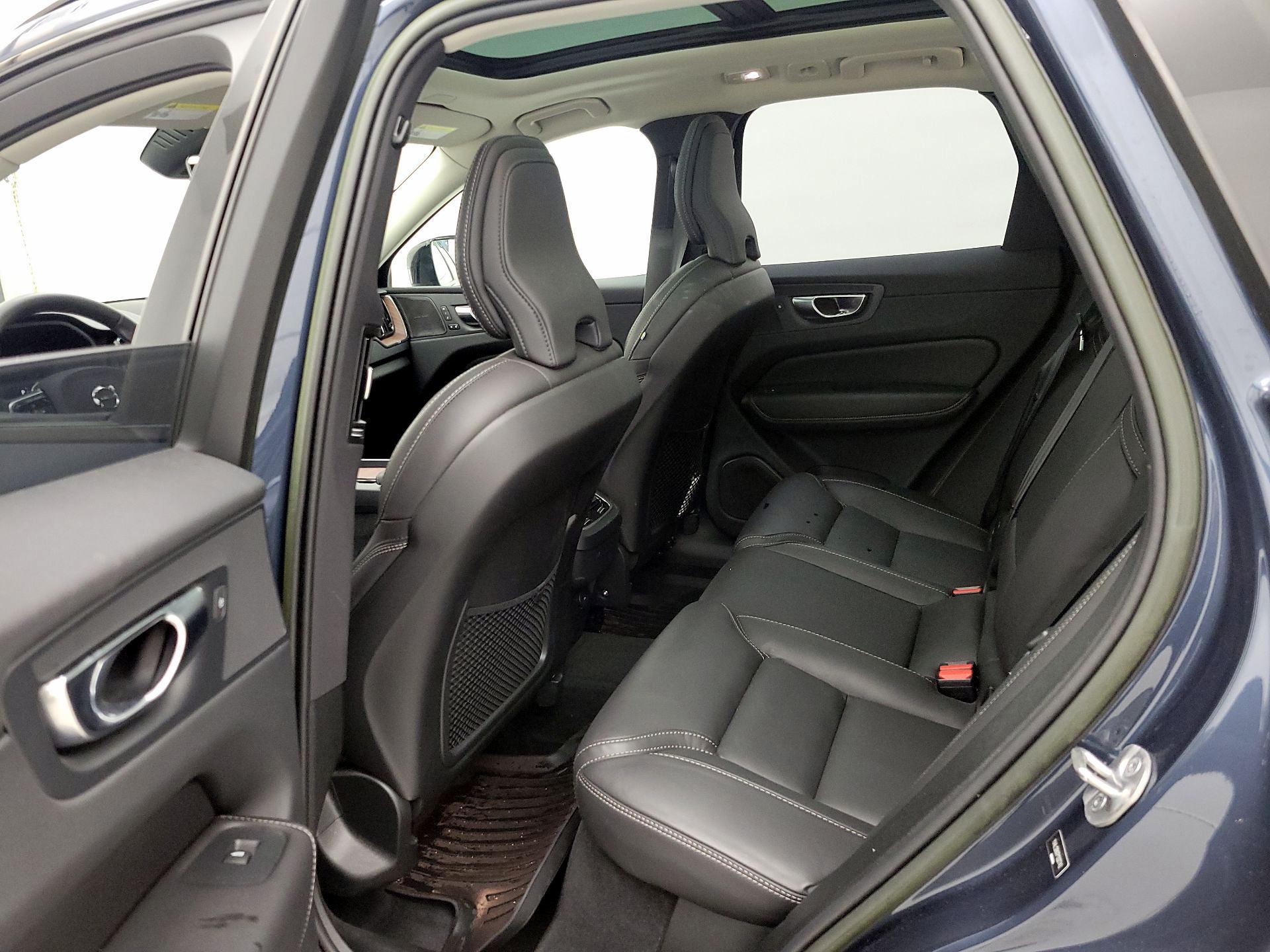 Thumbnail: 2023 Volvo XC60 - 19