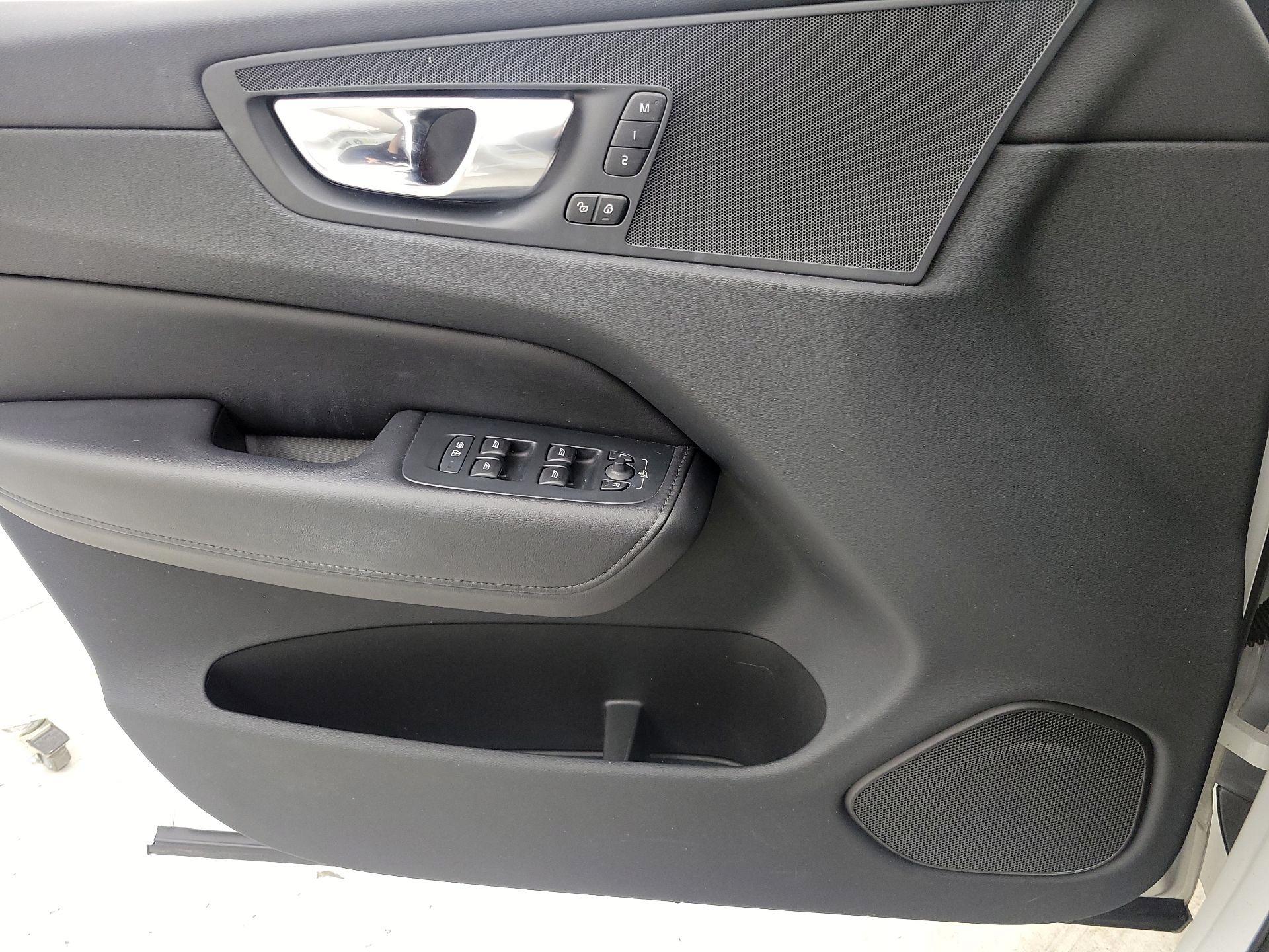 Thumbnail: 2023 Volvo XC60 - 12