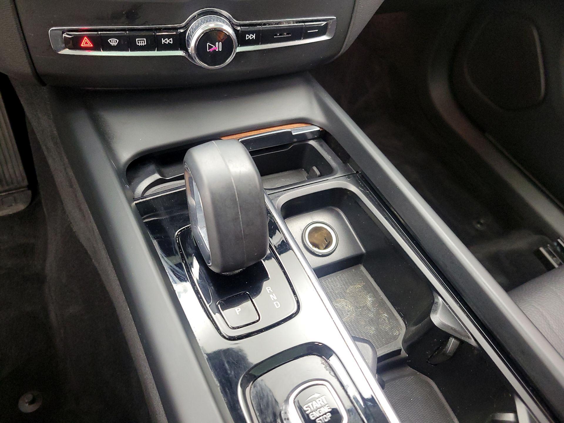 Thumbnail: 2023 Volvo XC60 - 17