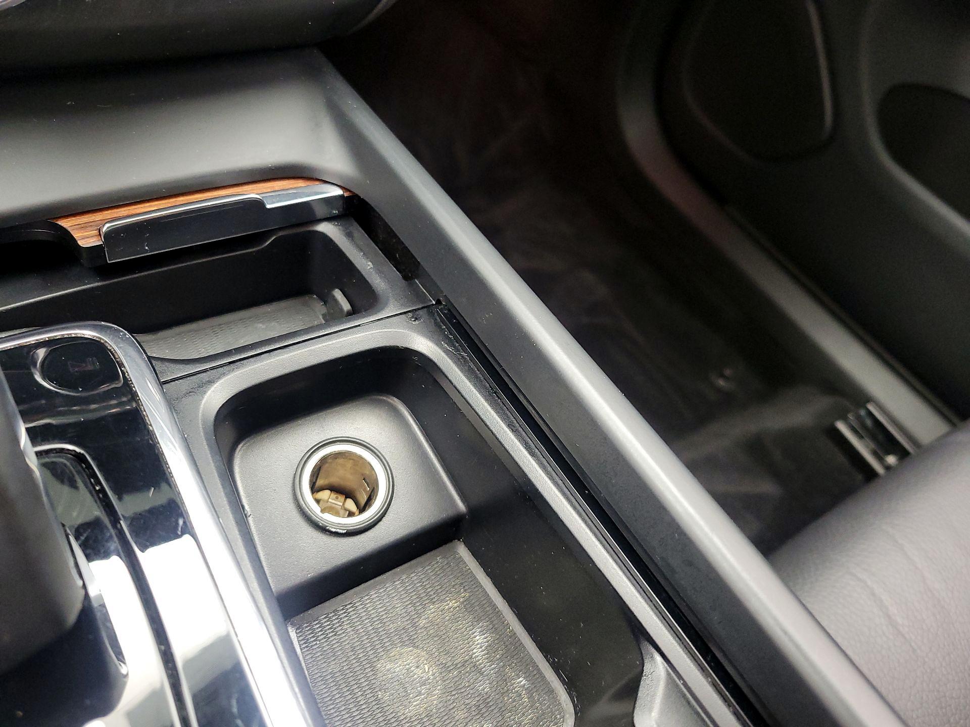 Thumbnail: 2023 Volvo XC60 - 18