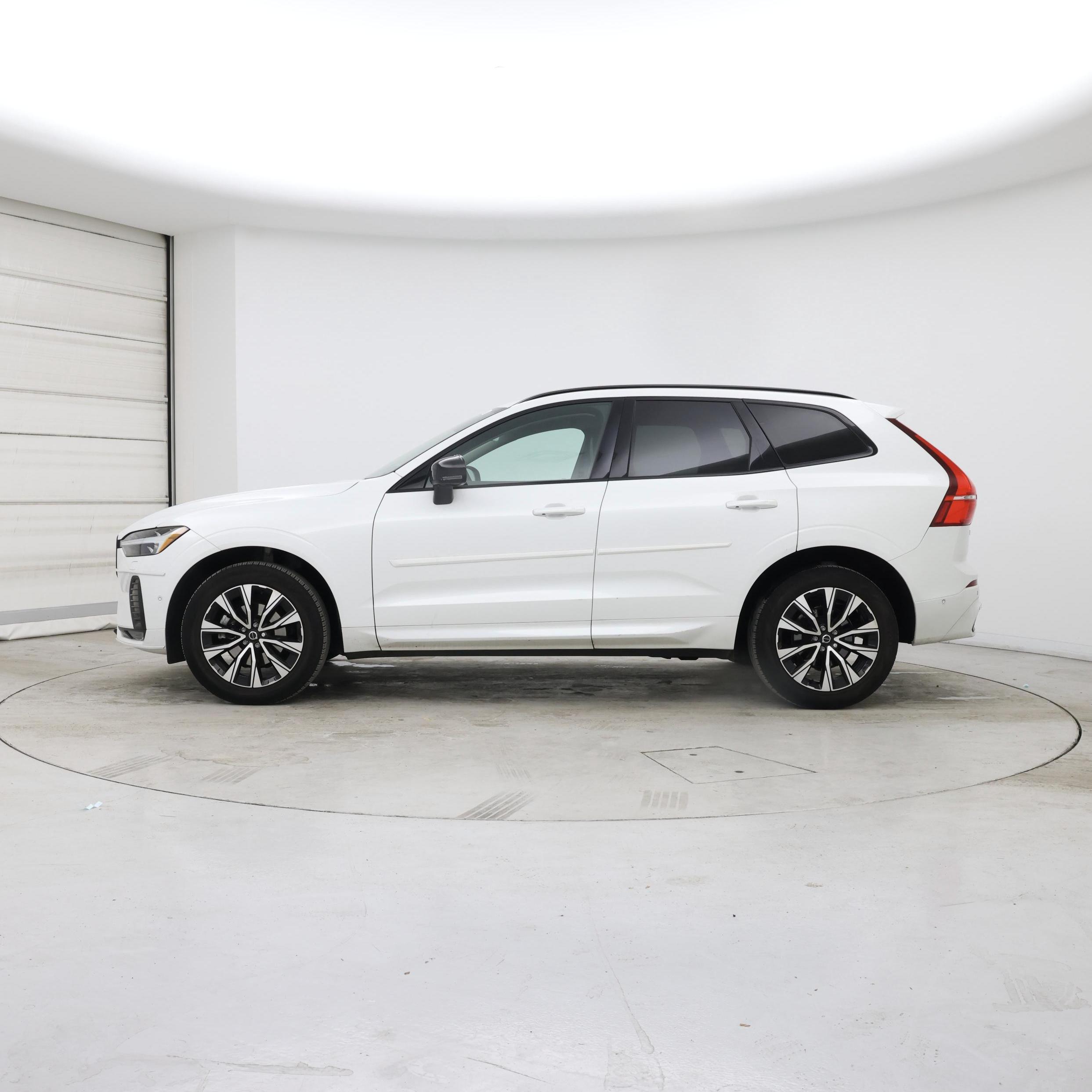 Thumbnail: 2023 Volvo XC60 - 3