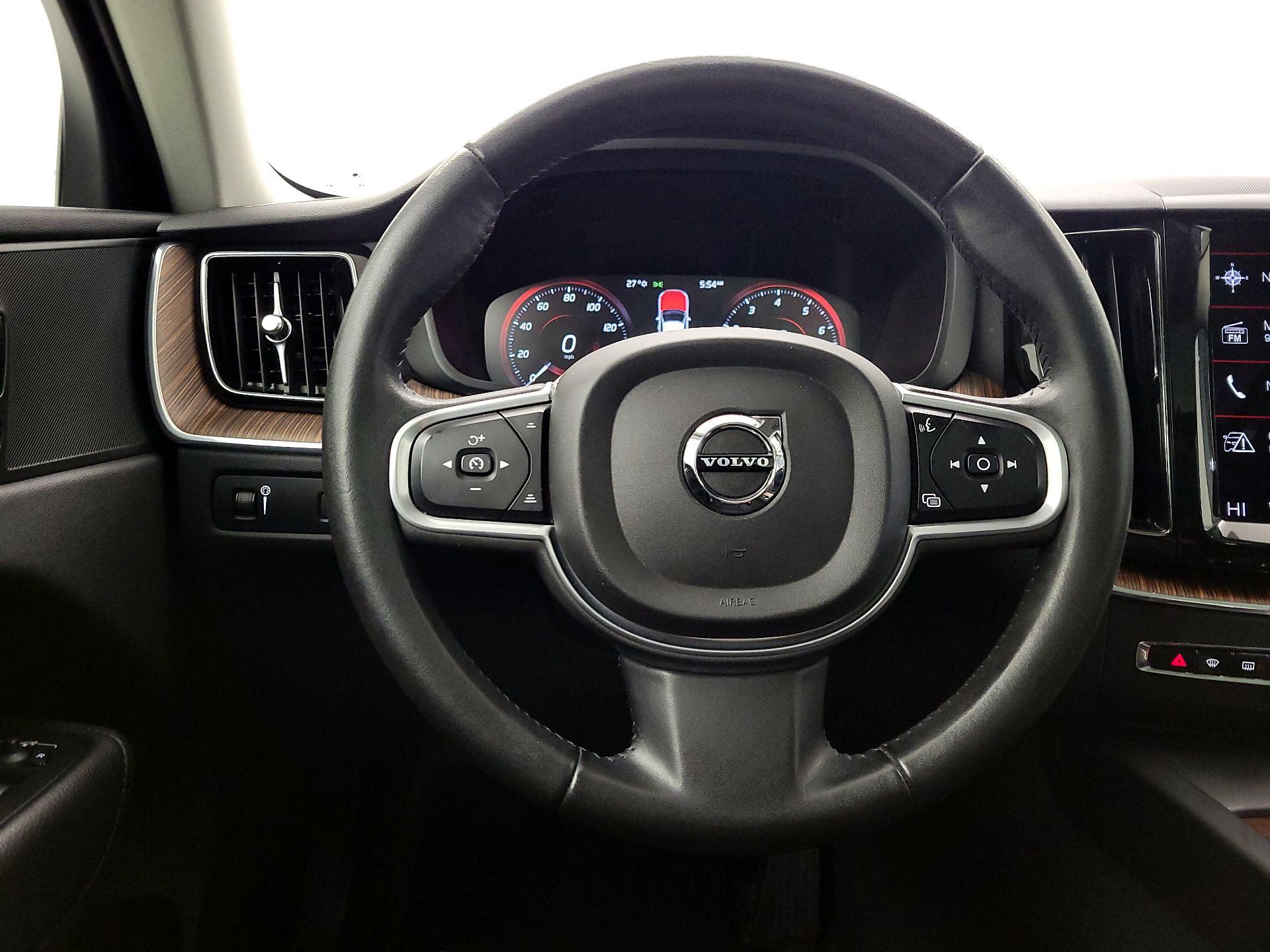 Thumbnail: 2021 Volvo XC60 - 10