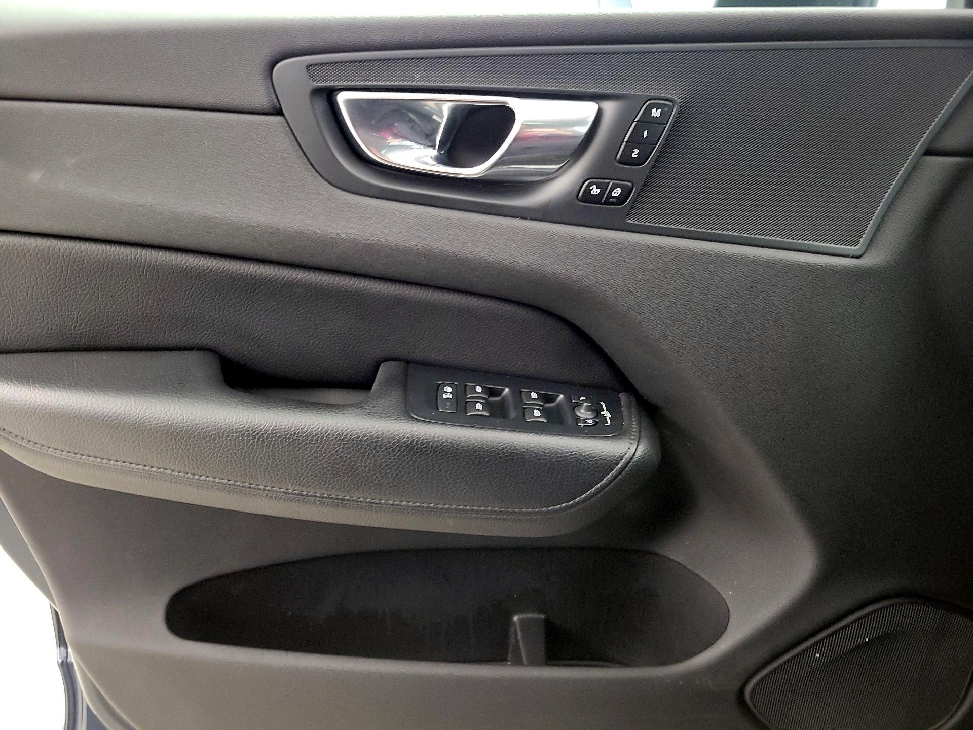 Thumbnail: 2021 Volvo XC60 - 12