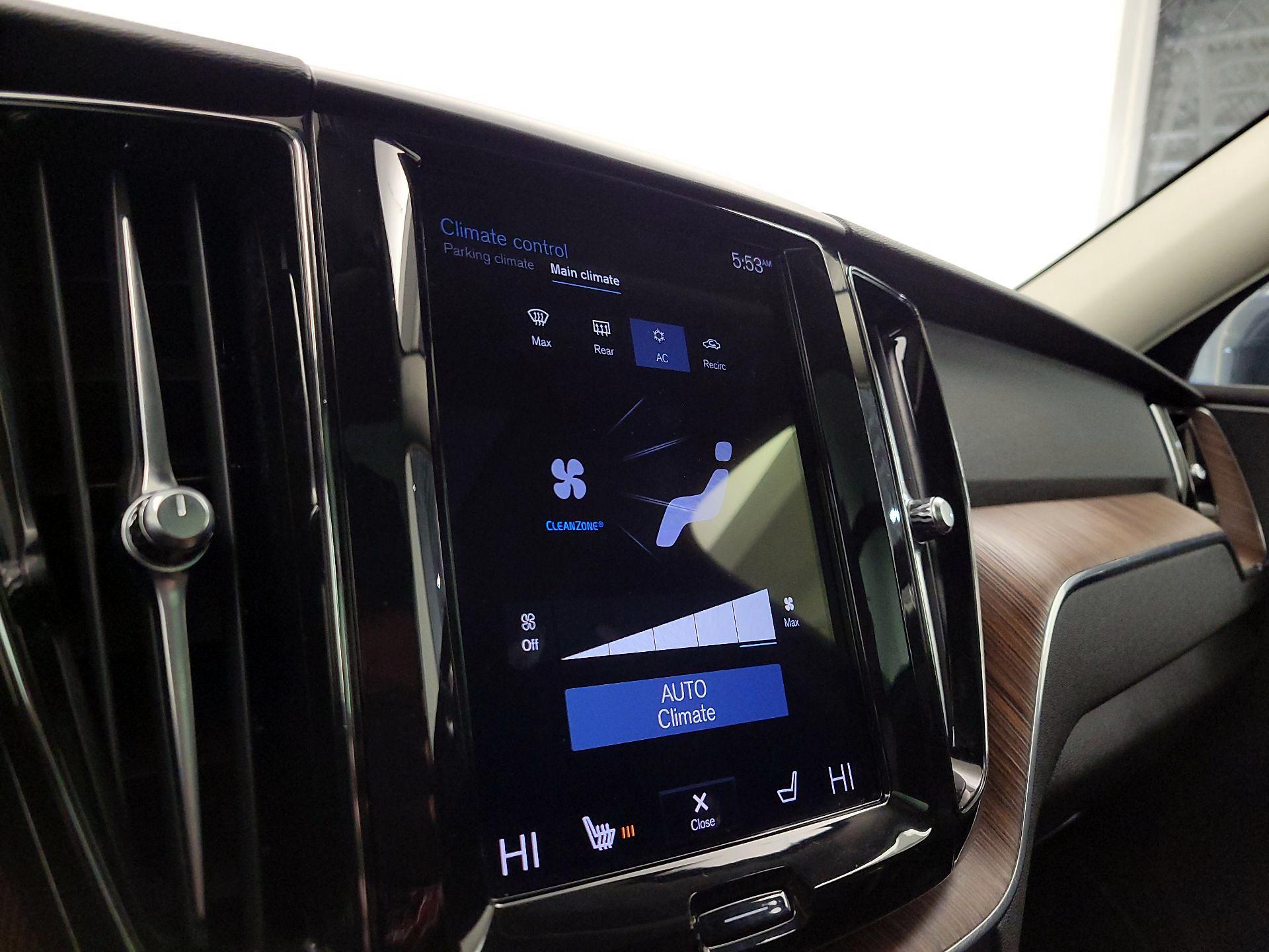 Thumbnail: 2021 Volvo XC60 - 16