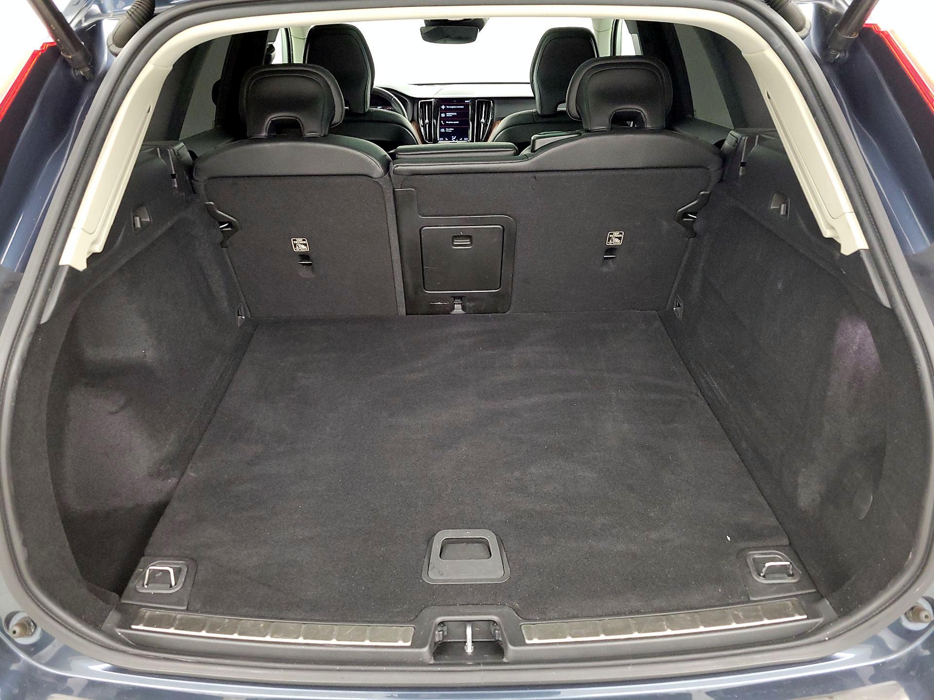 Thumbnail: 2021 Volvo XC60 - 20